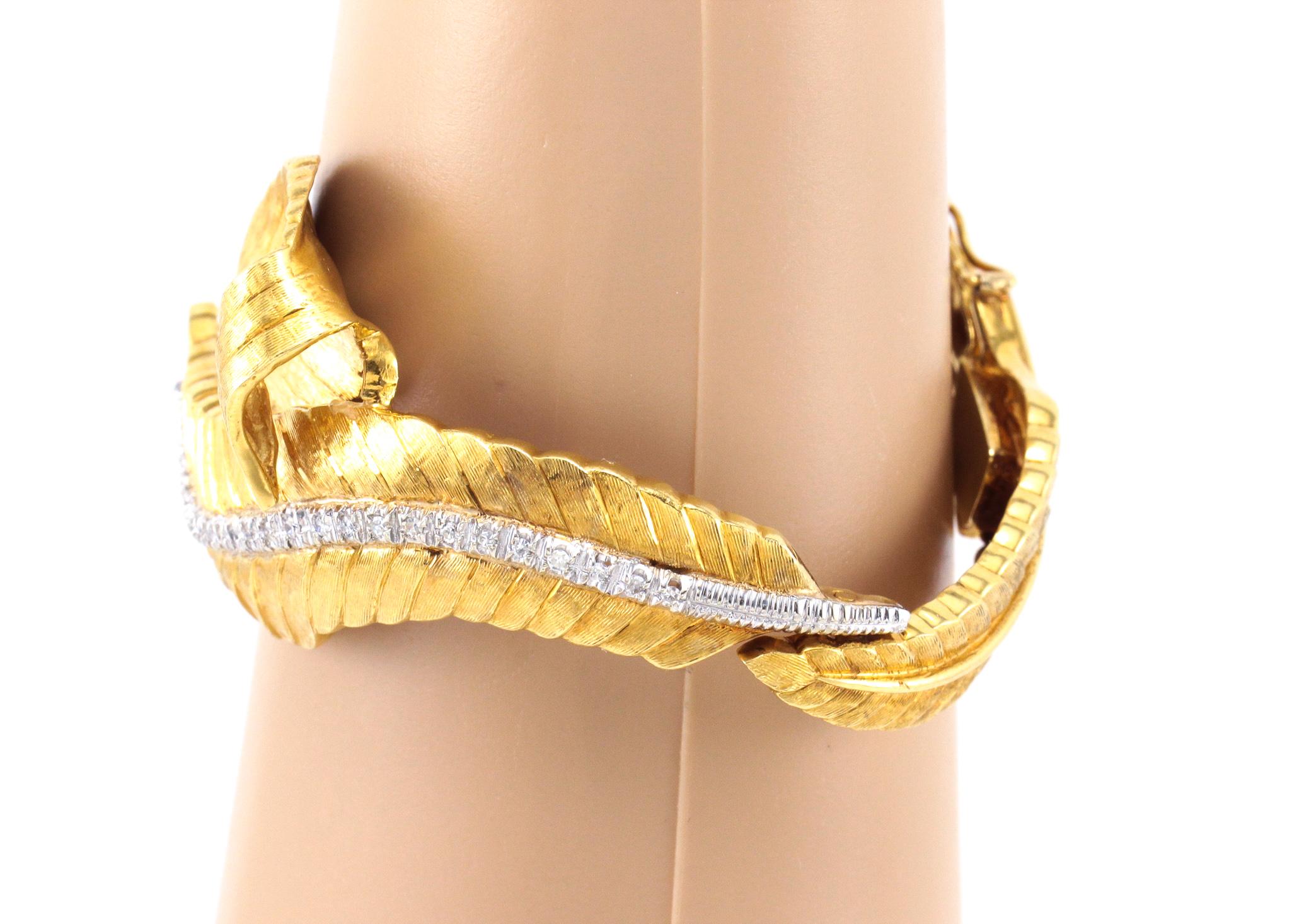 Modern Diamond Leaf Motif 18 Karat Yellow Gold Bracelet