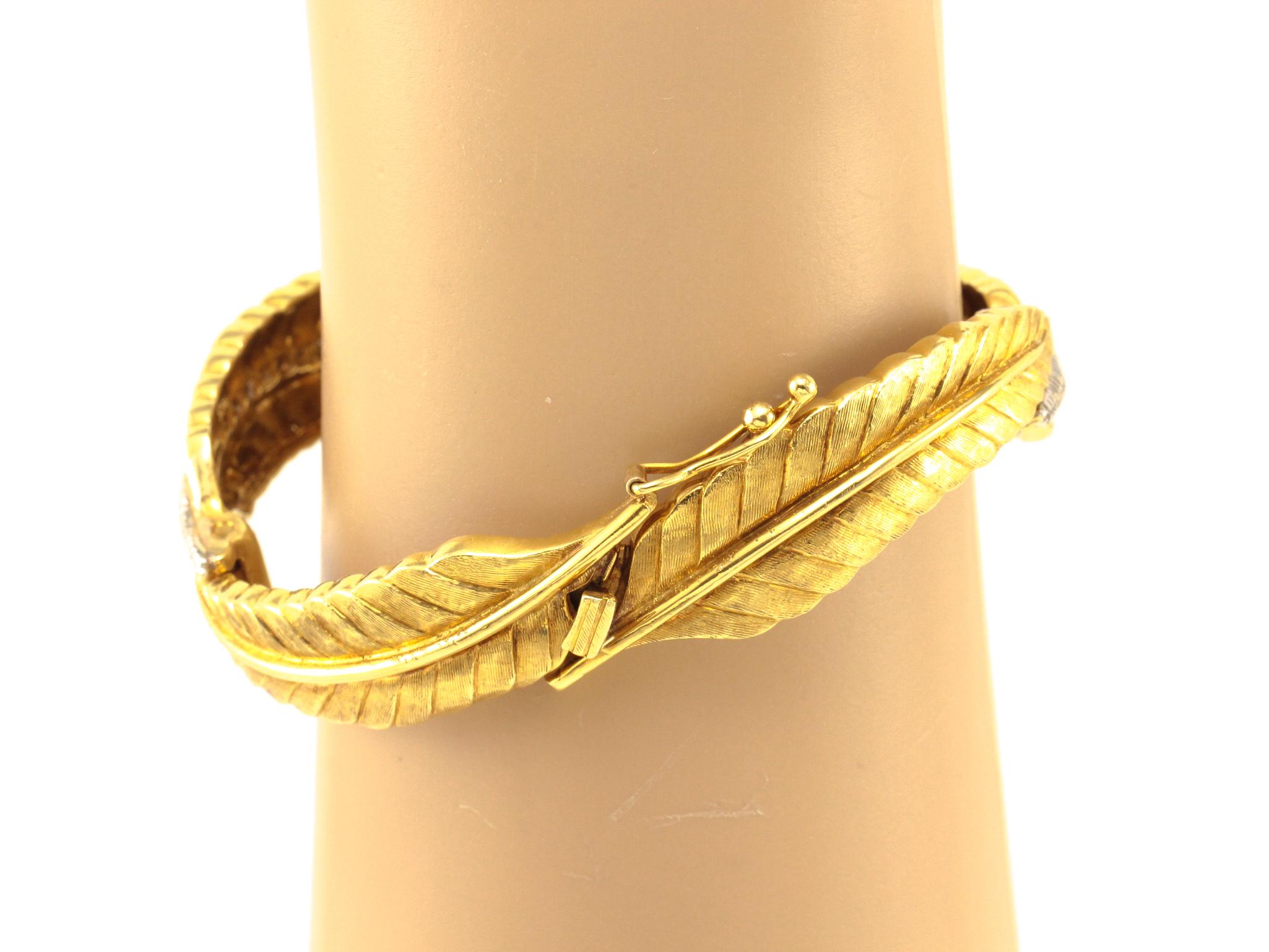 Round Cut Diamond Leaf Motif 18 Karat Yellow Gold Bracelet