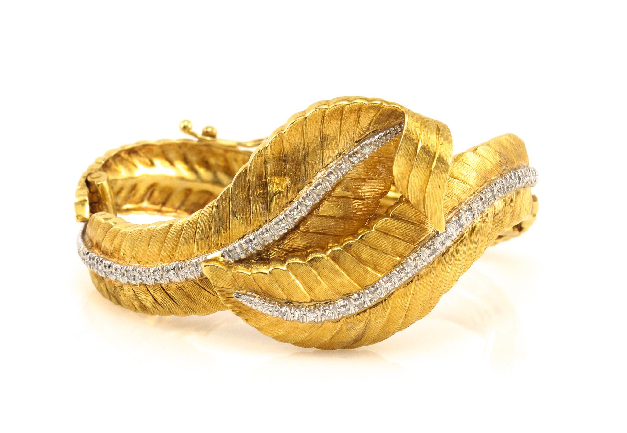 Diamond Leaf Motif 18 Karat Yellow Gold Bracelet In Good Condition In Boca Raton, FL