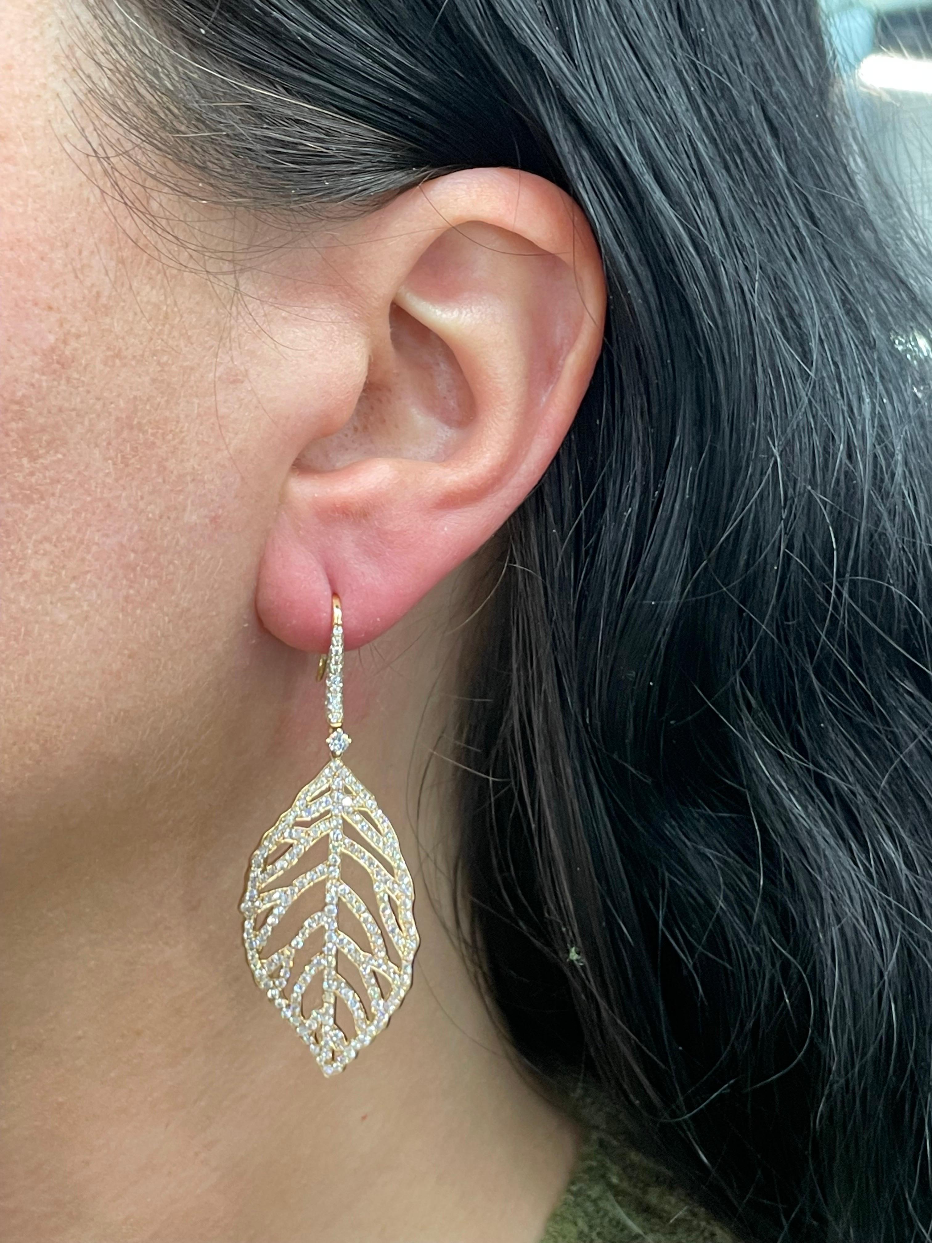 Diamond Leaf Motif Drop Earrings 3.05 Carats 18 Karat Rose Gold 6.4 Grams  In New Condition For Sale In New York, NY