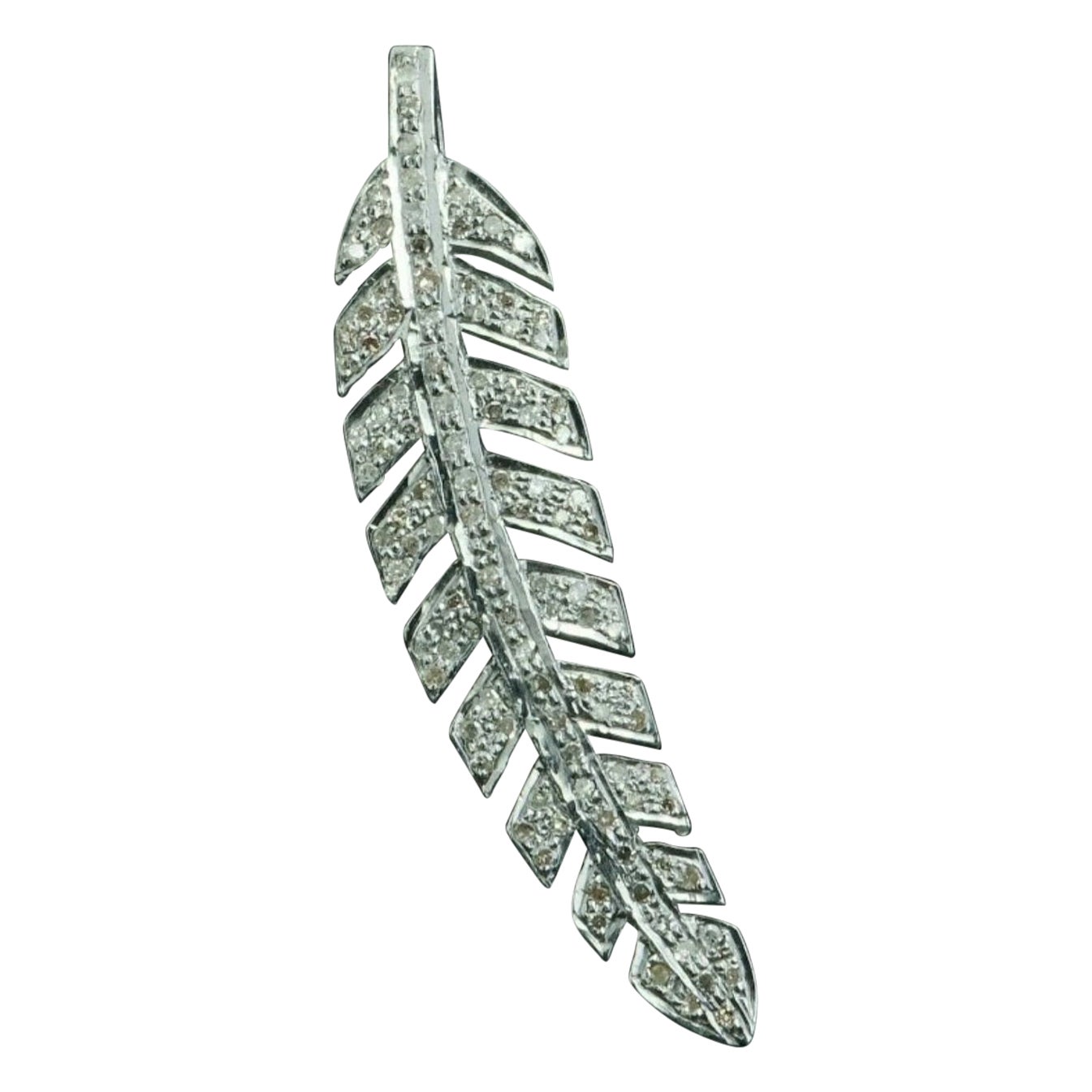 Ciondolo a forma di foglia di diamante in argento 925 Ciondolo a forma di piuma di diamante Regalo di alta gioielleria. in vendita