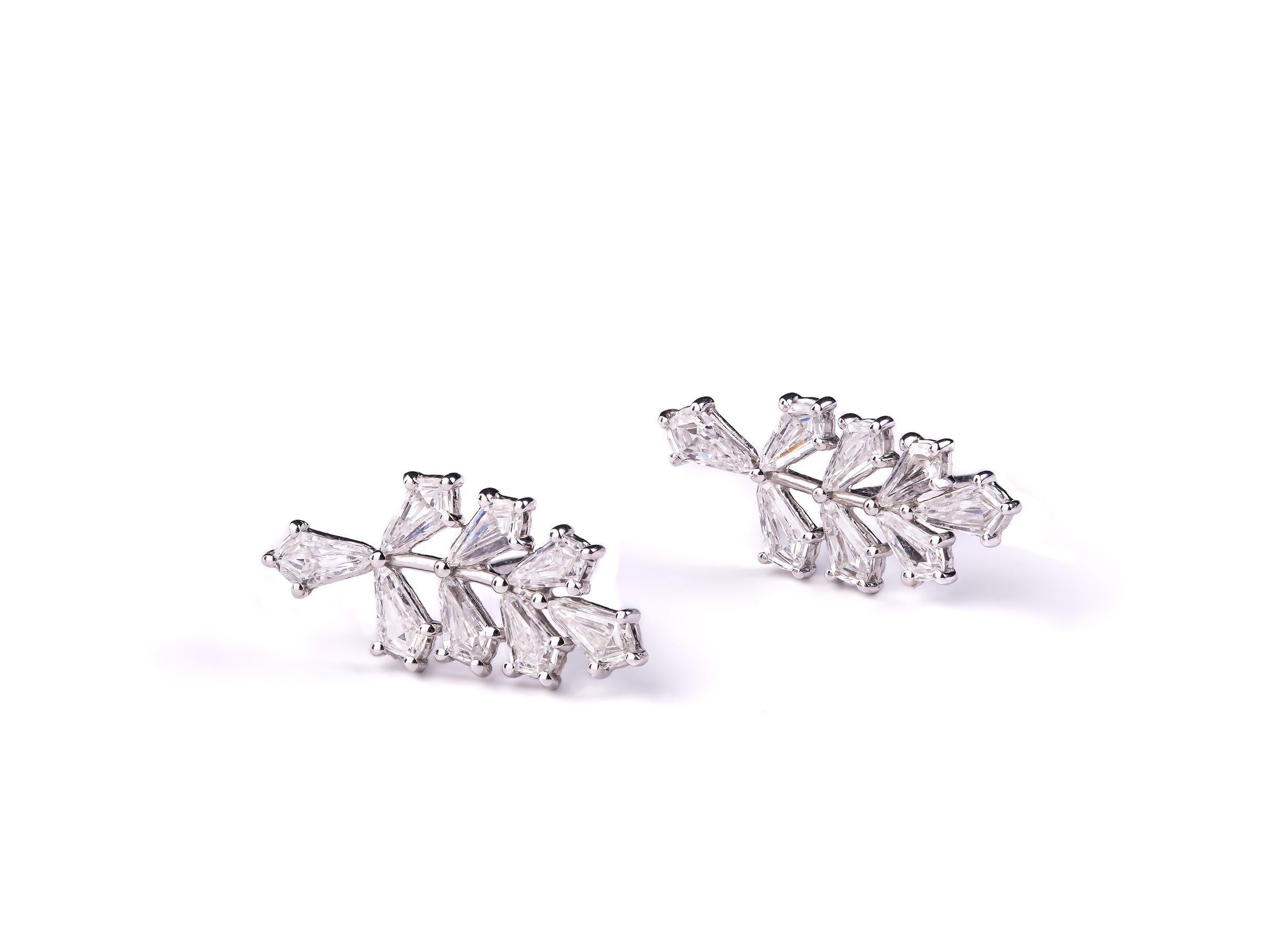 Kite Cut Diamond leaf-shaped earrings For Sale