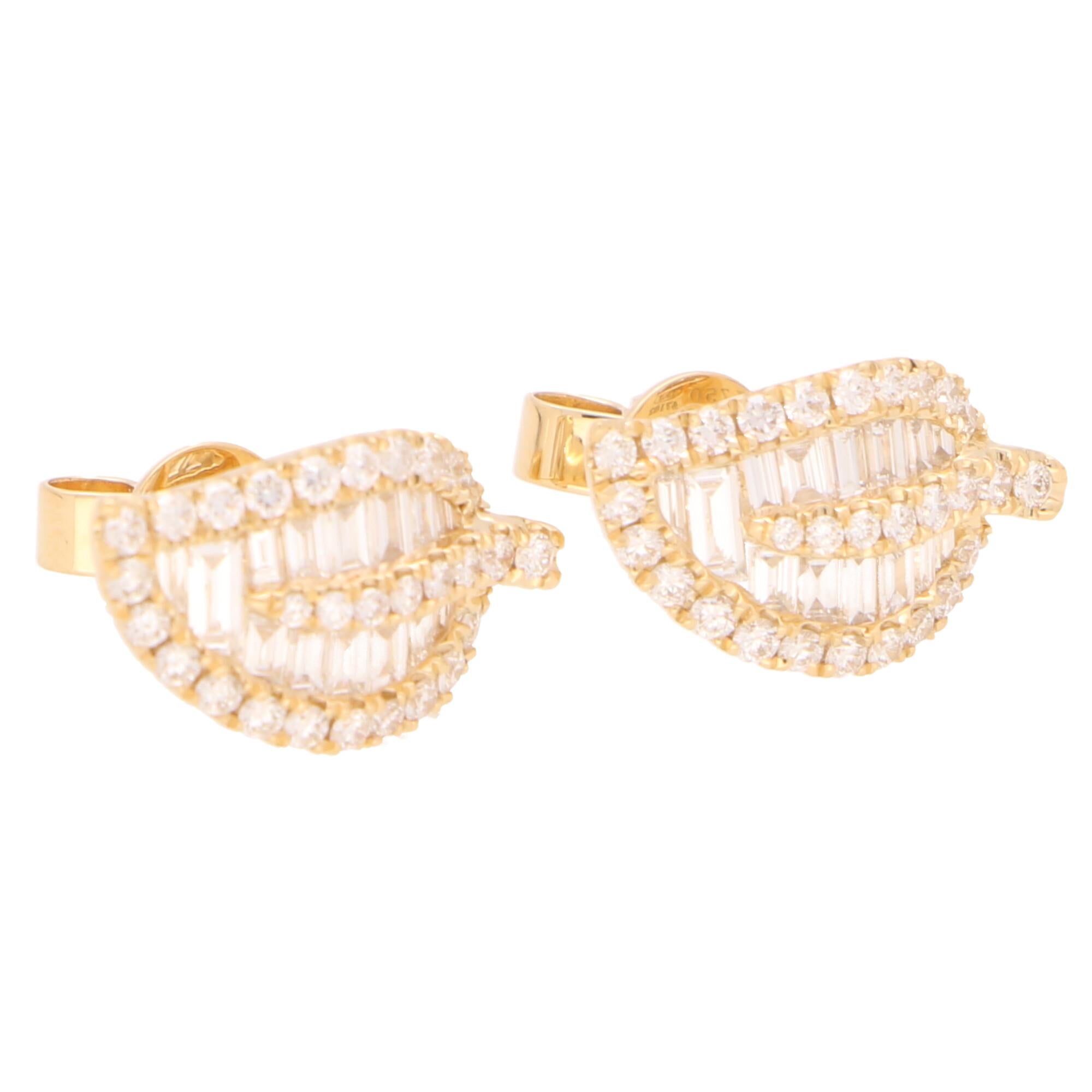 Modern Diamond Leaf Stud Earrings Set in 18 Karat Yellow Gold For Sale