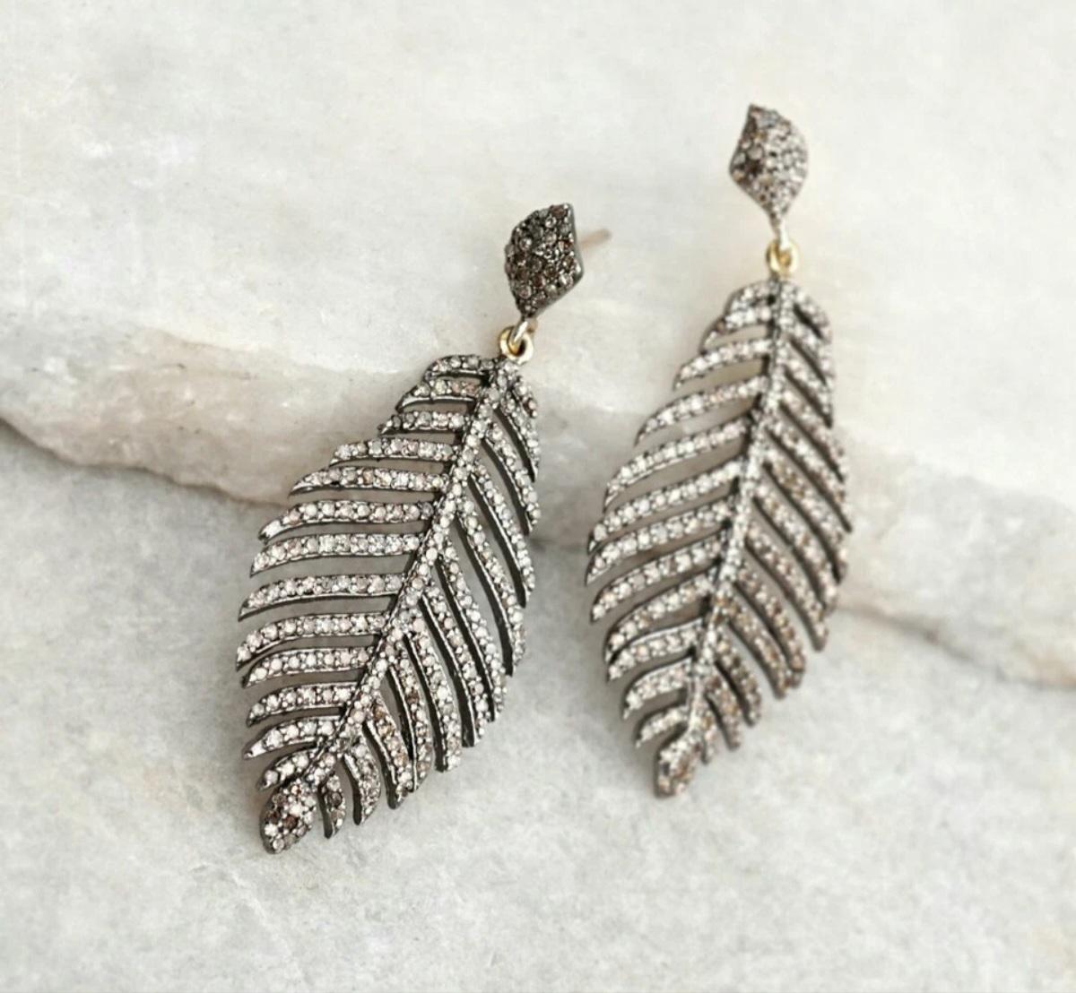 Taille ronde Boucles d'oreilles feuilles de diamant en argent 925 Boucles d'oreilles feuilles de diamant en argent 925 Boucles d'oreilles feuilles de diamant en argent 925 Cadeaux. en vente