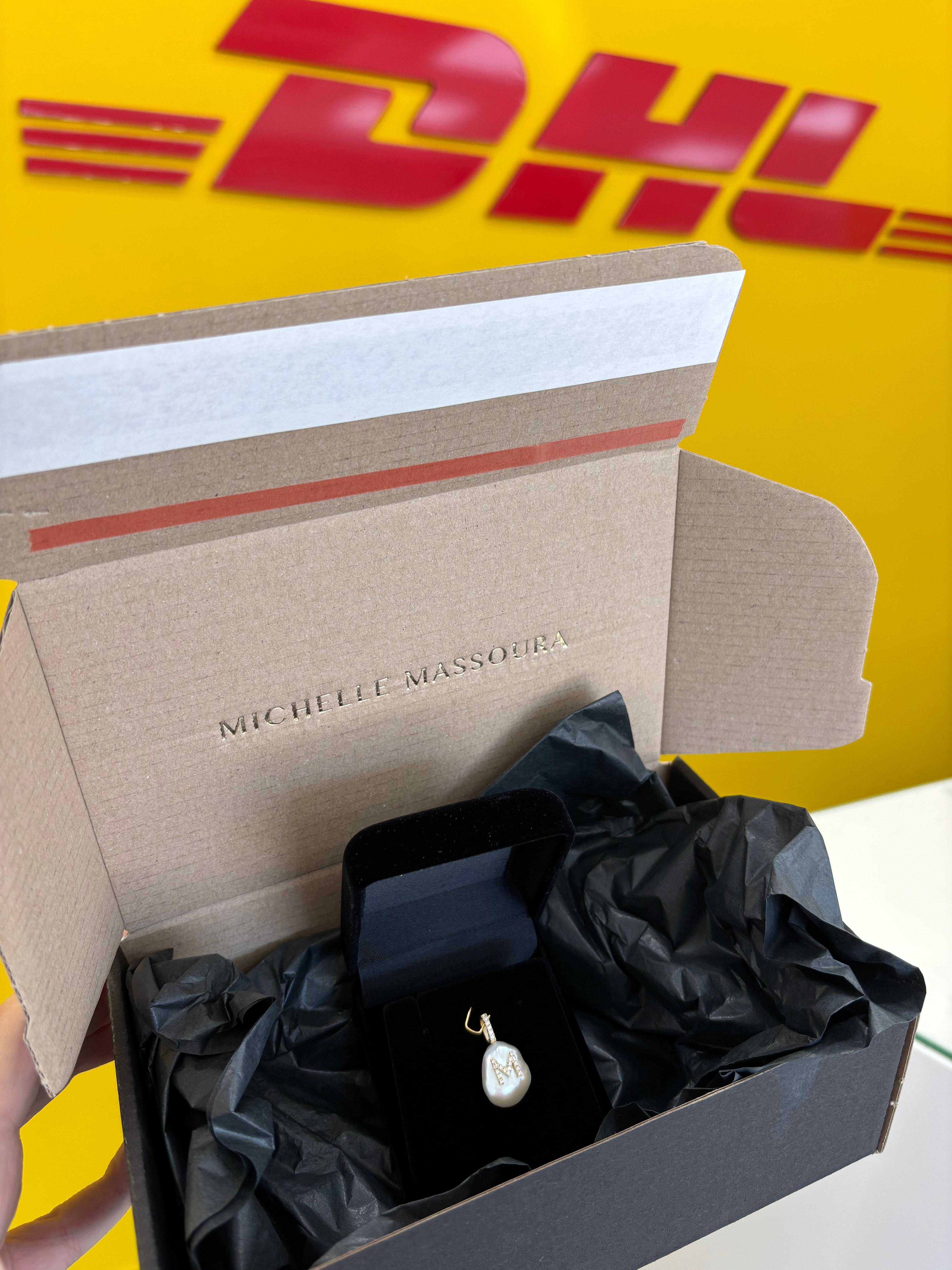 da uomo o donna Charm con diamante Lettera M, oro 18 carati in vendita