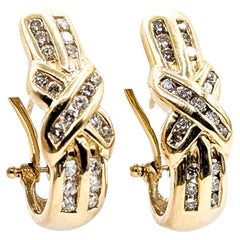 Orecchini a cerchio "J" con diamante, in oro giallo 14k