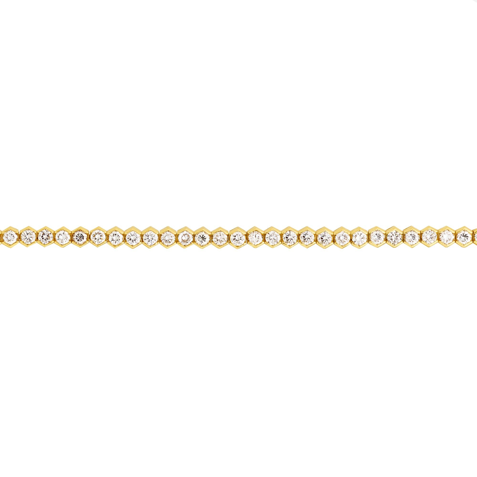 Of hexagonal polished gold links, each set with a round brilliant-cut diamond
18k yellow gold
7 ¼ ins; Gross weight 14.3g 9.19 dwts