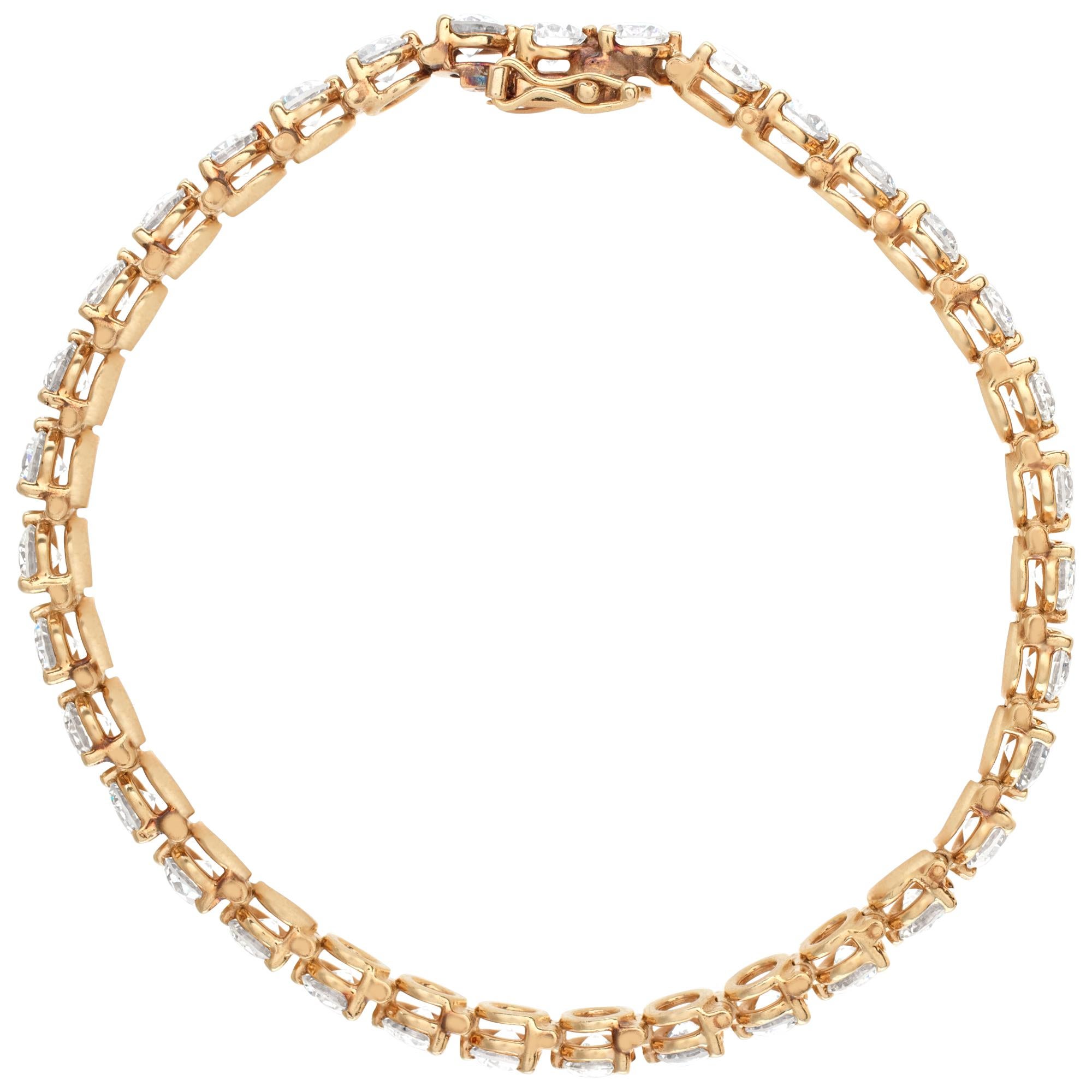 Bracelet ligne de diamants en or jaune 14k avec environ 10 carats de diamants en vente 1