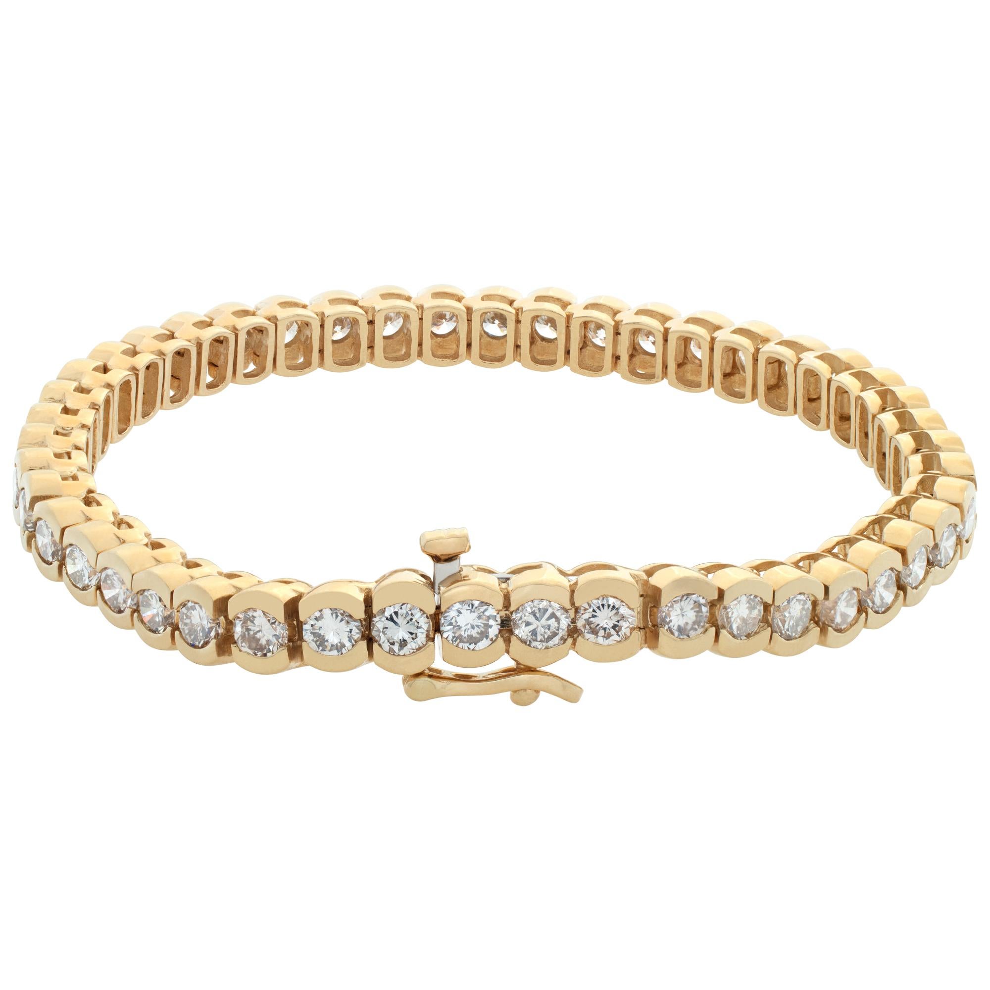 Diamond line bracelet in 14k yellow gold with over 7 carats in round diamonds In Excellent Condition For Sale In Surfside, FL