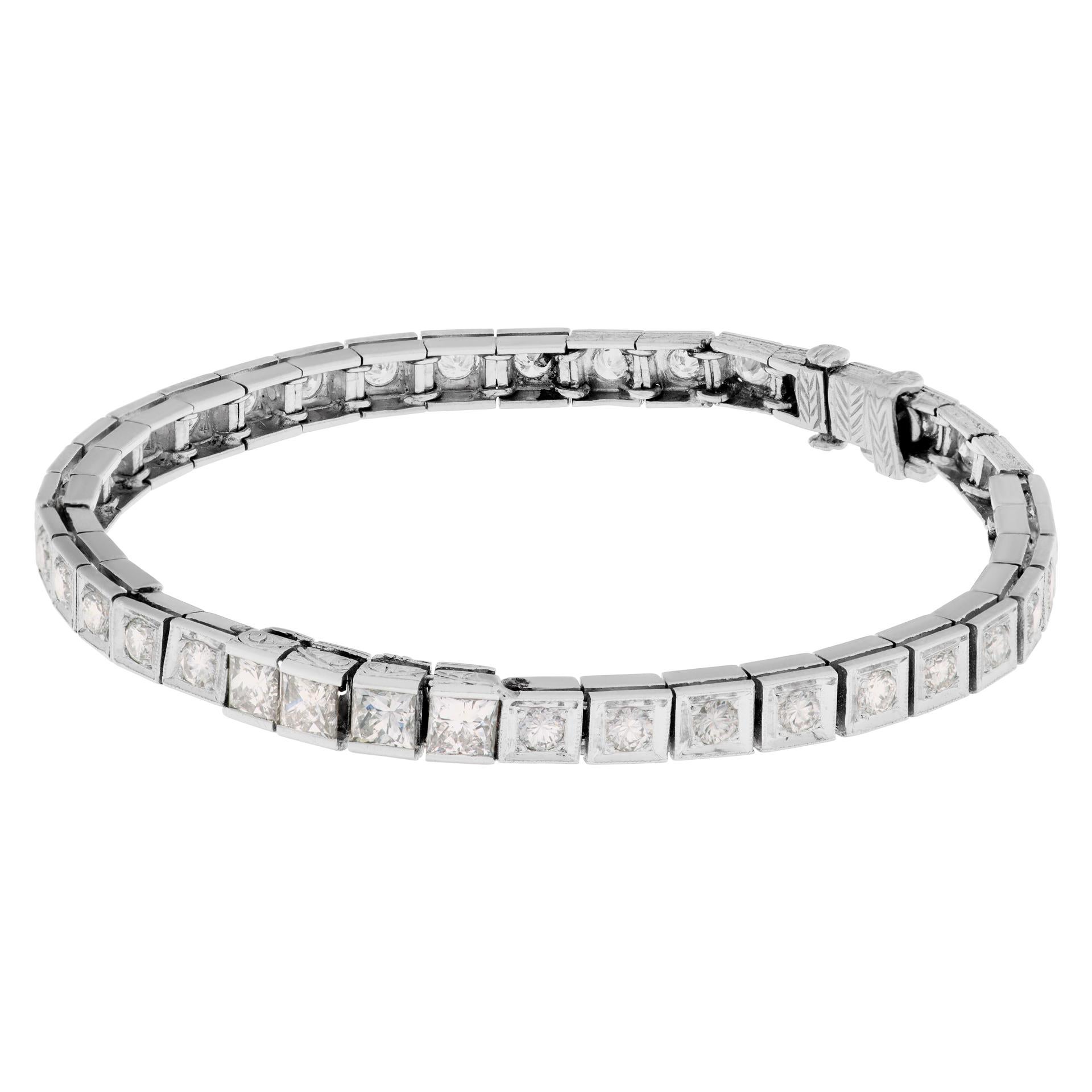 Diamond line bracelet with approximately 2.5 carats in diamonds set in platinum. 6.25