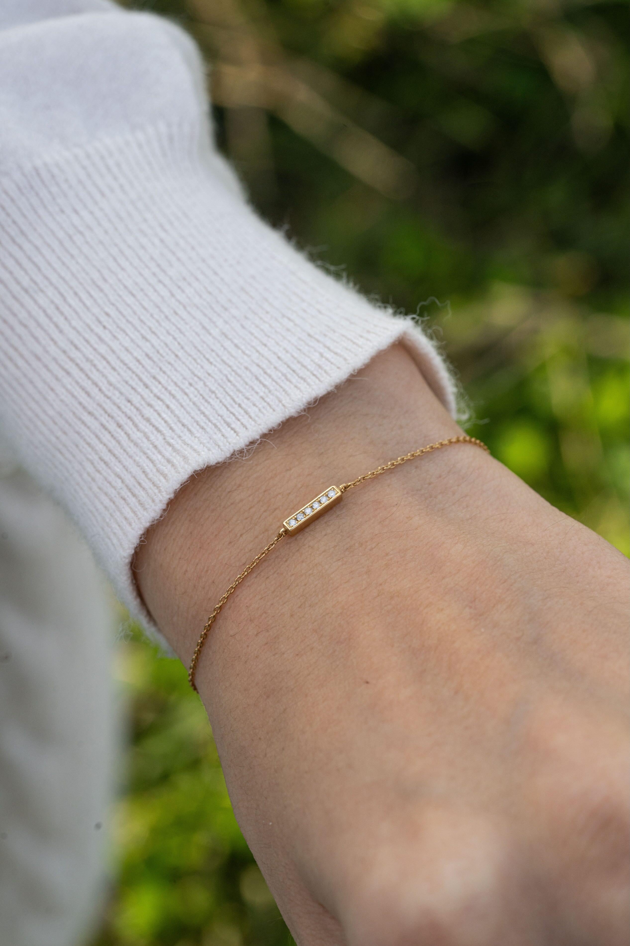 Taglio rotondo Bracciale a catena con linea di diamanti in vendita