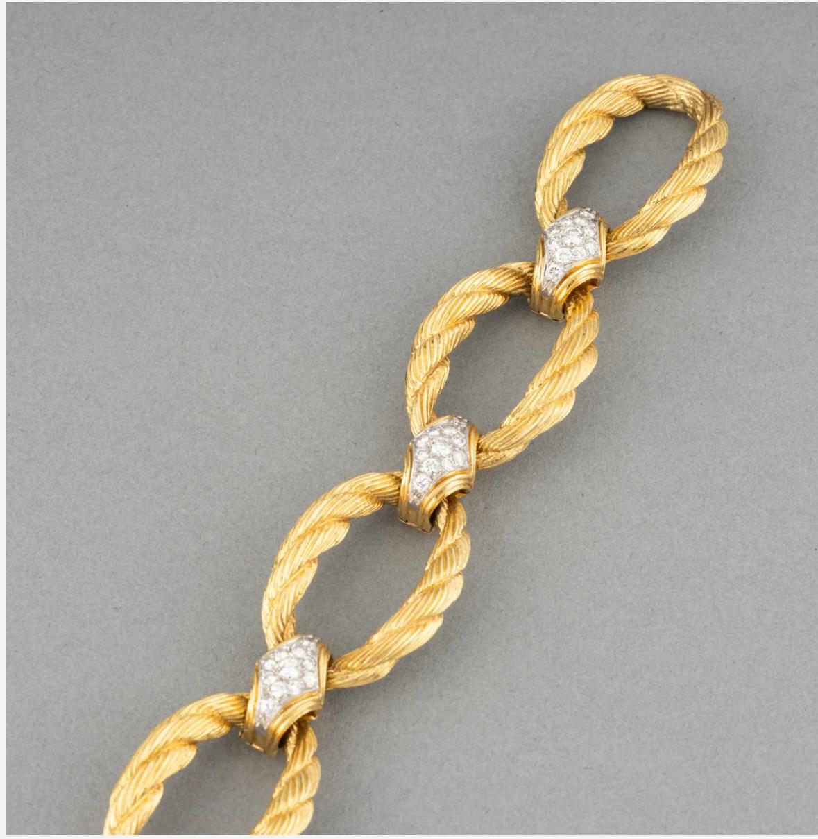 Dieses fantastische französische Gliederarmband aus 18 Karat Gelbgold und Diamanten ist ein unverzichtbarer Bestandteil Ihrer Schmucksammlung. 7,25 Zoll lang, mit 2,0 Karat Diamanten im Brillantschliff zwischen jedem Glied. Das Armband ist auffällig