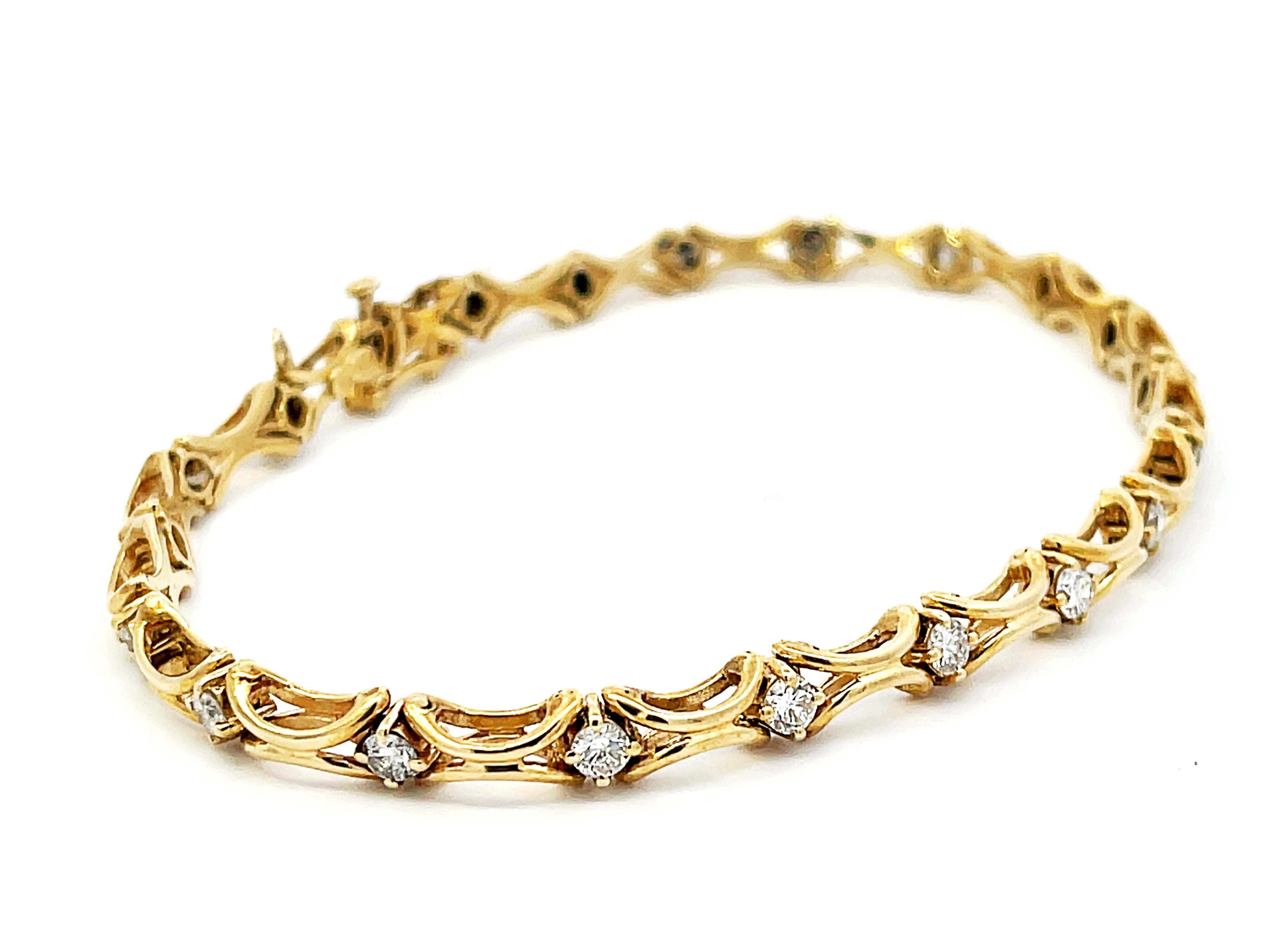 Diamond Link Bracelet in 14k Yellow Gold In Excellent Condition For Sale In Honolulu, HI