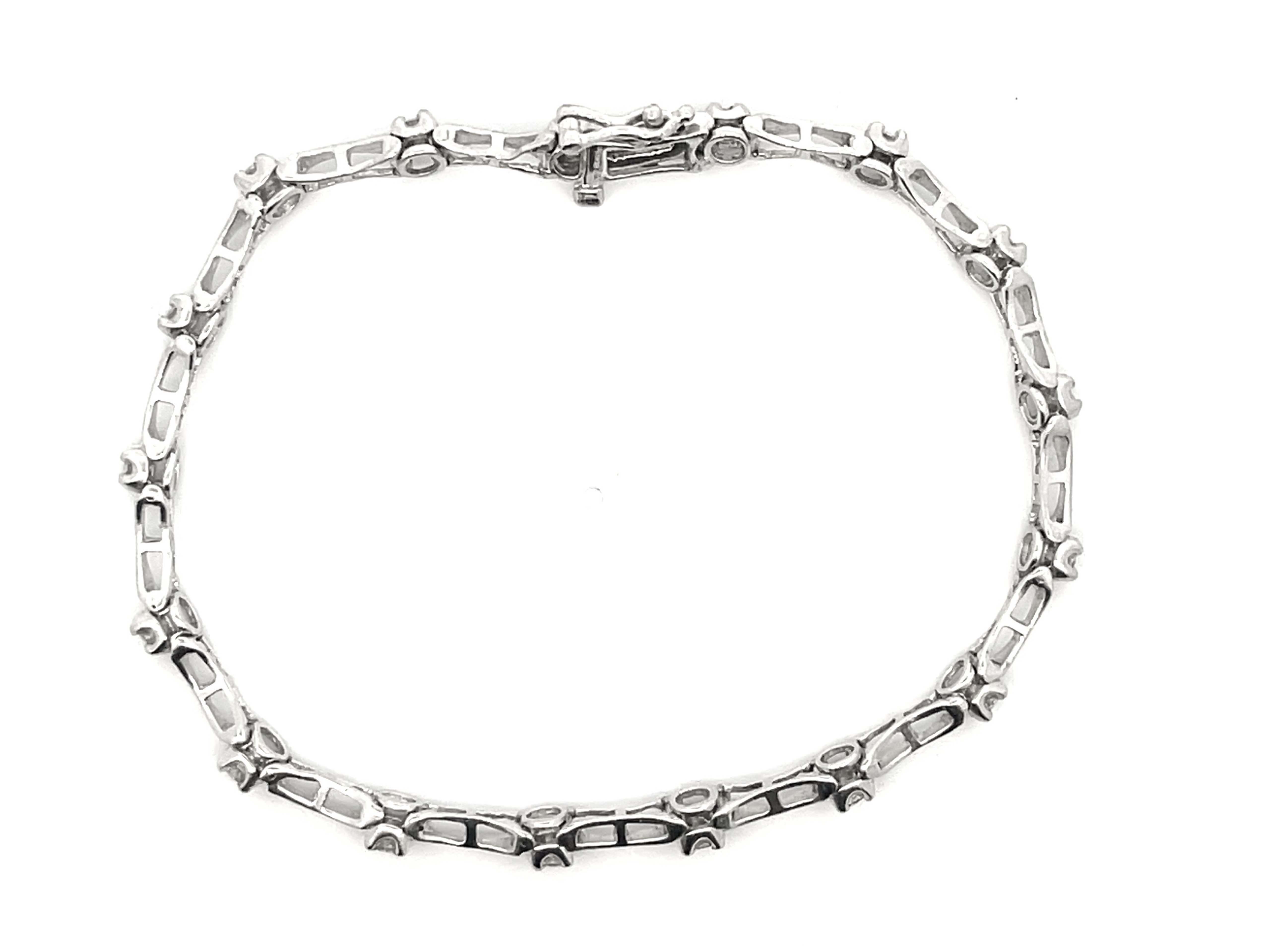 Diamond Link Bracelet in Platinum In Excellent Condition For Sale In Honolulu, HI
