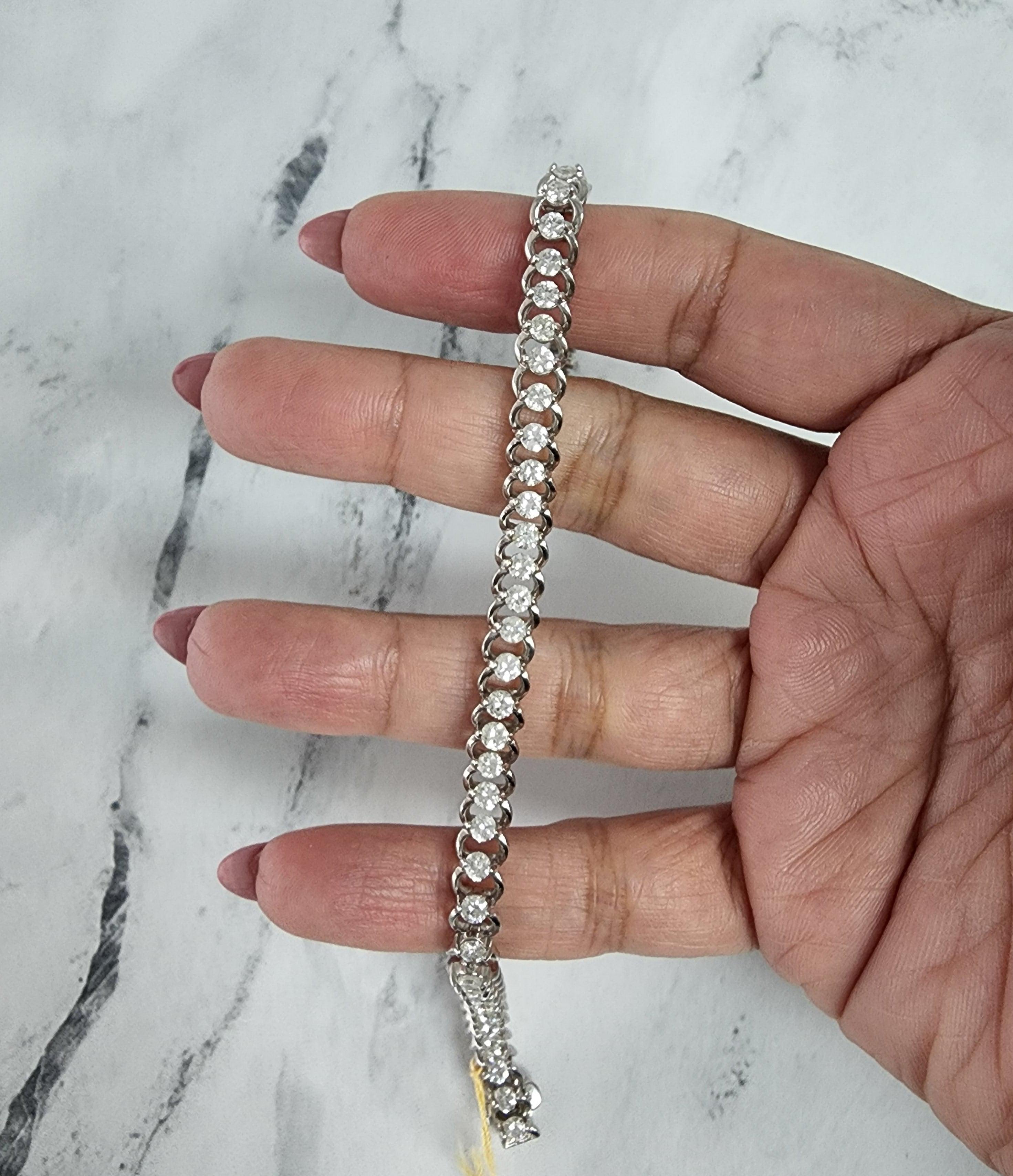 Taille ronde Bracelet à maillons polis en or blanc 14 carats avec diamants 4,70 cttw en vente