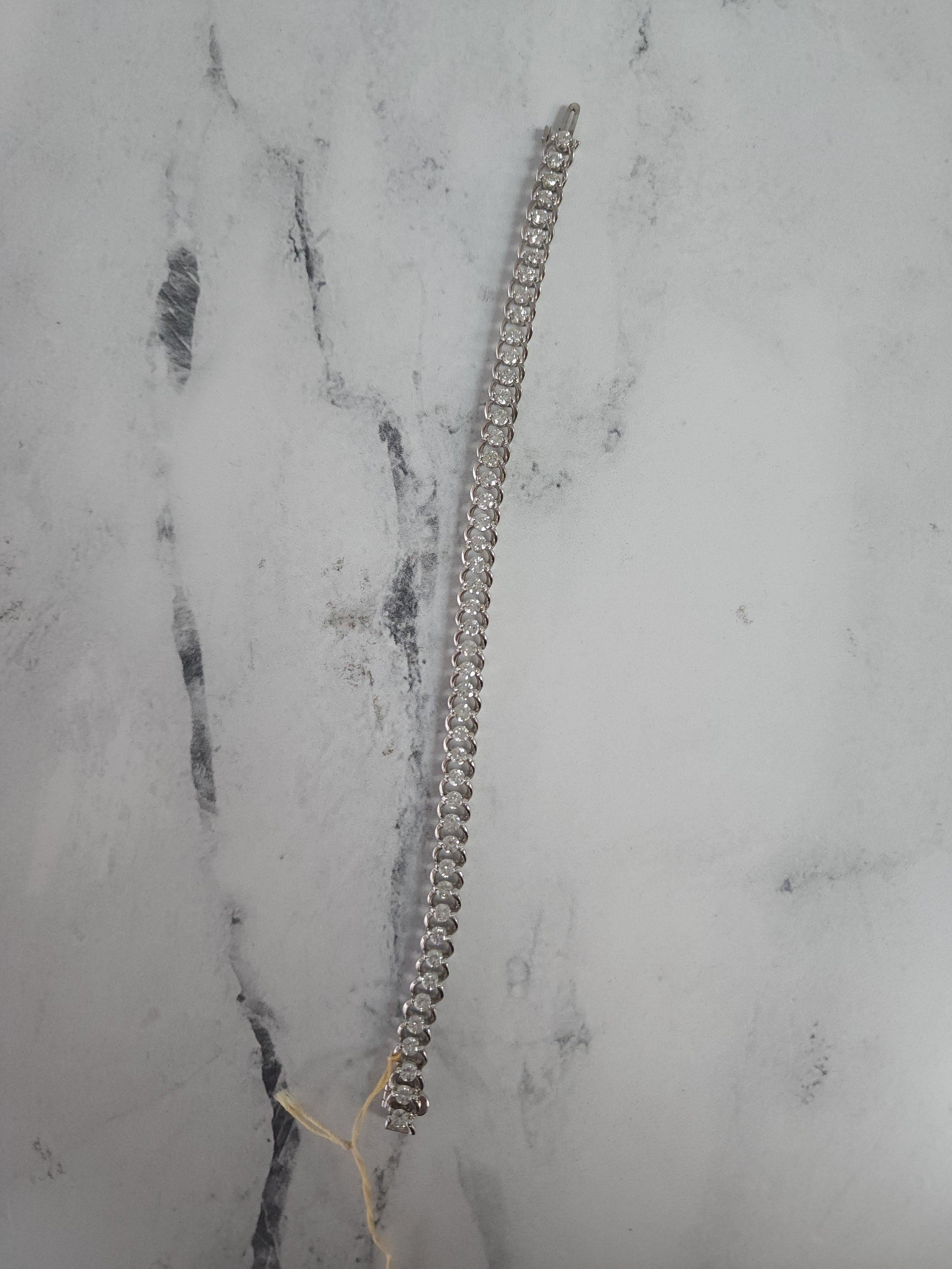 Bracelet à maillons polis en or blanc 14 carats avec diamants 4,70 cttw Neuf - En vente à Sugar Land, TX
