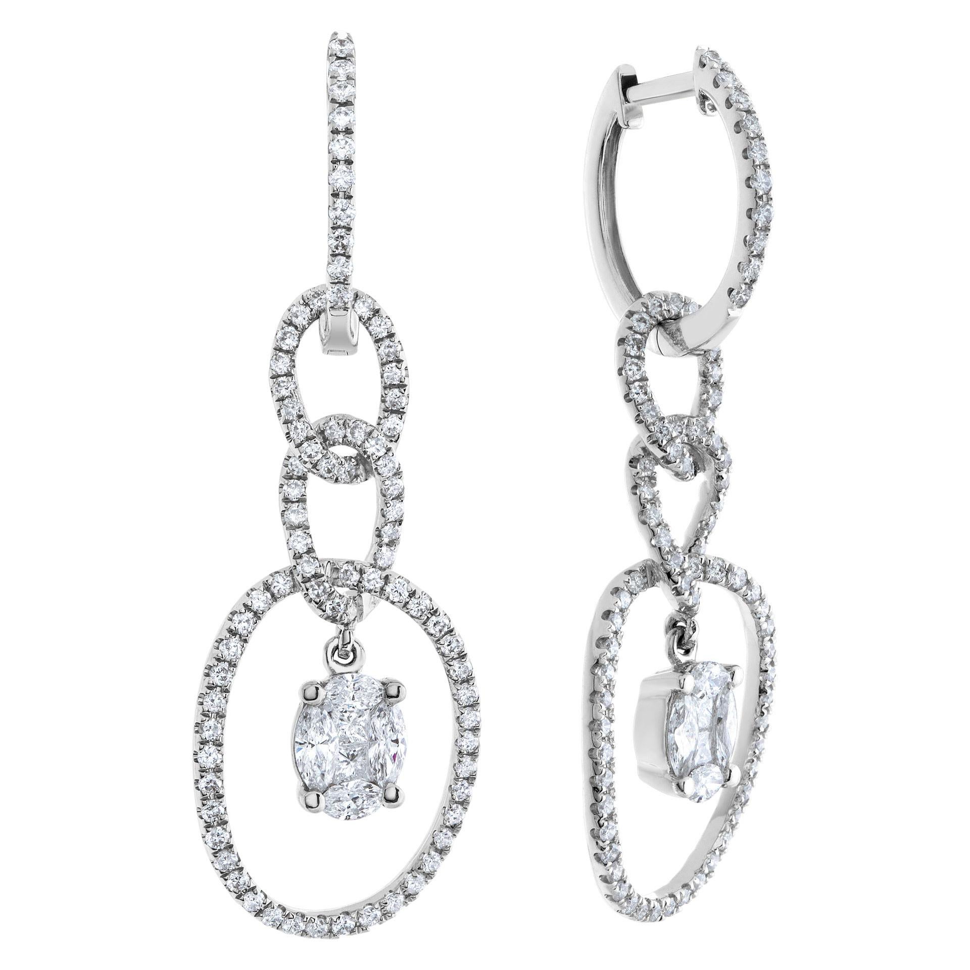 Diamond link drop earring in 18k white gold with 1.51 carats in round cut diamonds and oval cut diamonds. Hanging length: 42mm.

