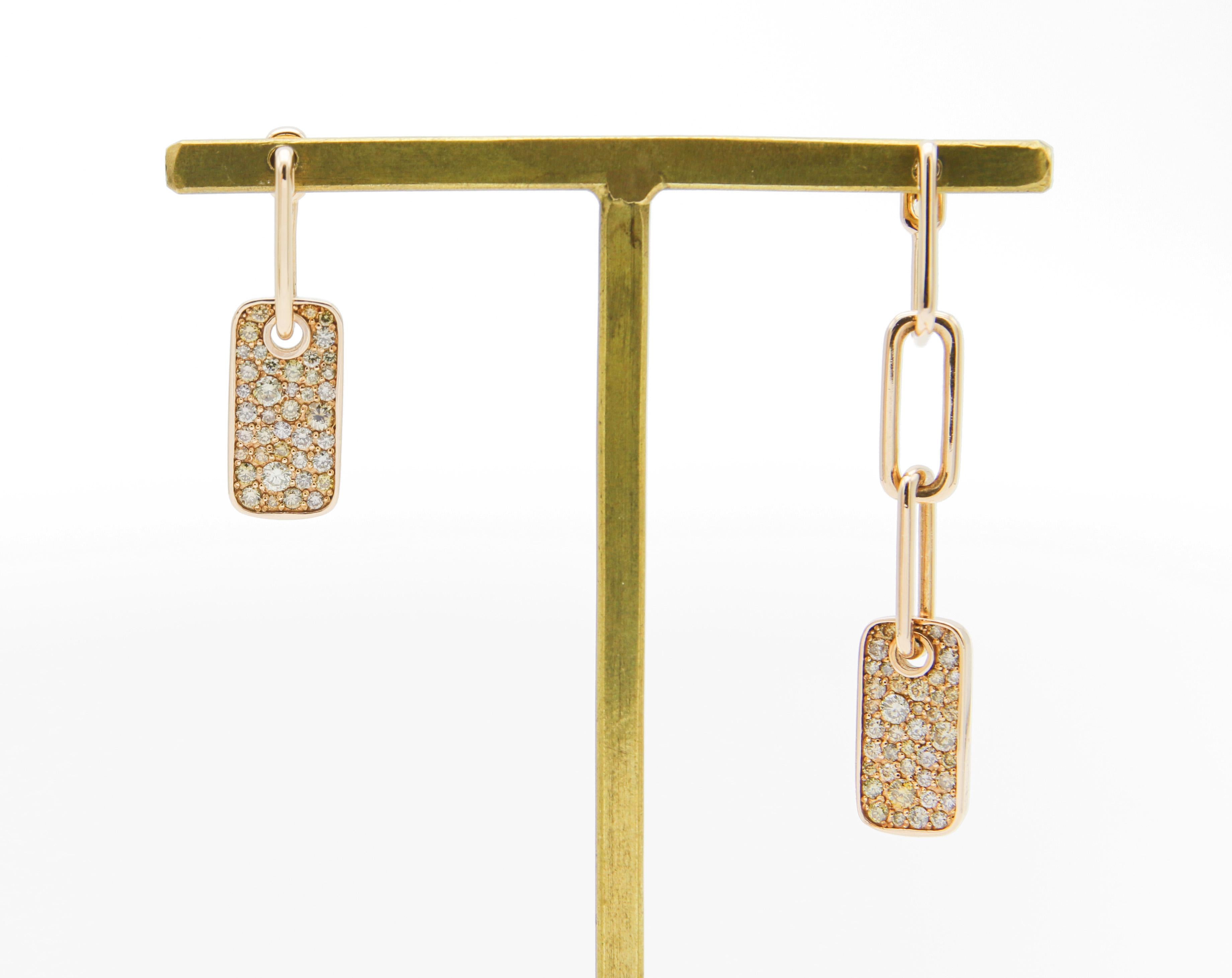 Round Cut Diamond Link Earrings of SOONHEE For Sale