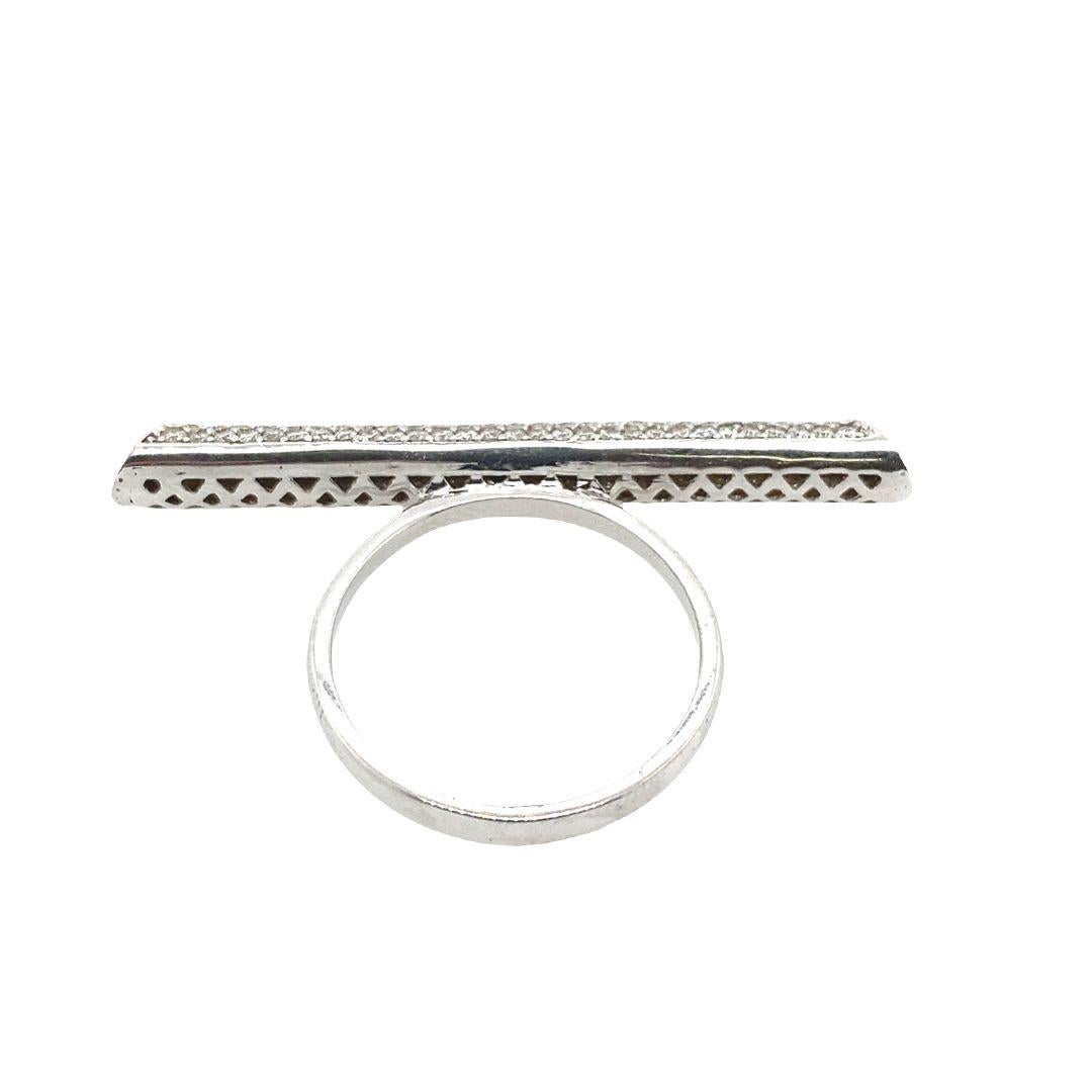 Diamant-Log-Ring aus 18 Karat Weißgold mit 200 F VS-Diamanten in Qualitätsqualität (Rundschliff) im Angebot