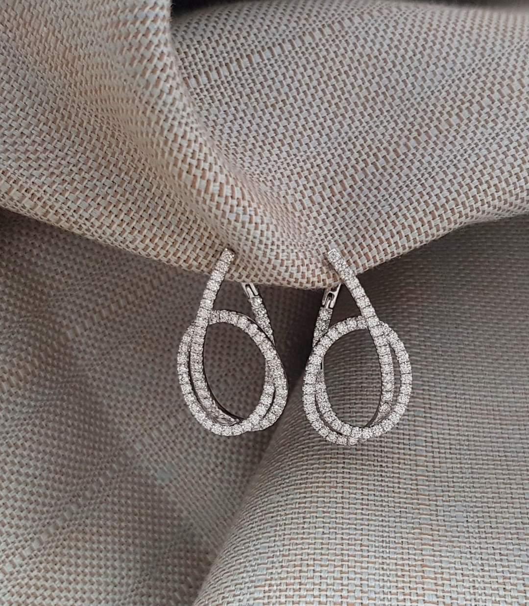 Diamond 1.20 carats Love Knot Earrings in 18K White Gold Settings

Width:  2.1 cm
Length:  2.6 cm

(KENNY) & SHAR-LINN, KAVANT & SHARART IS A FINE JEWELRY BRAND TAILORED  TO MEET THE DISCERNING NEEDS OF THE STYLE SOPHISTICATE. THE CORE TO KAVANT &