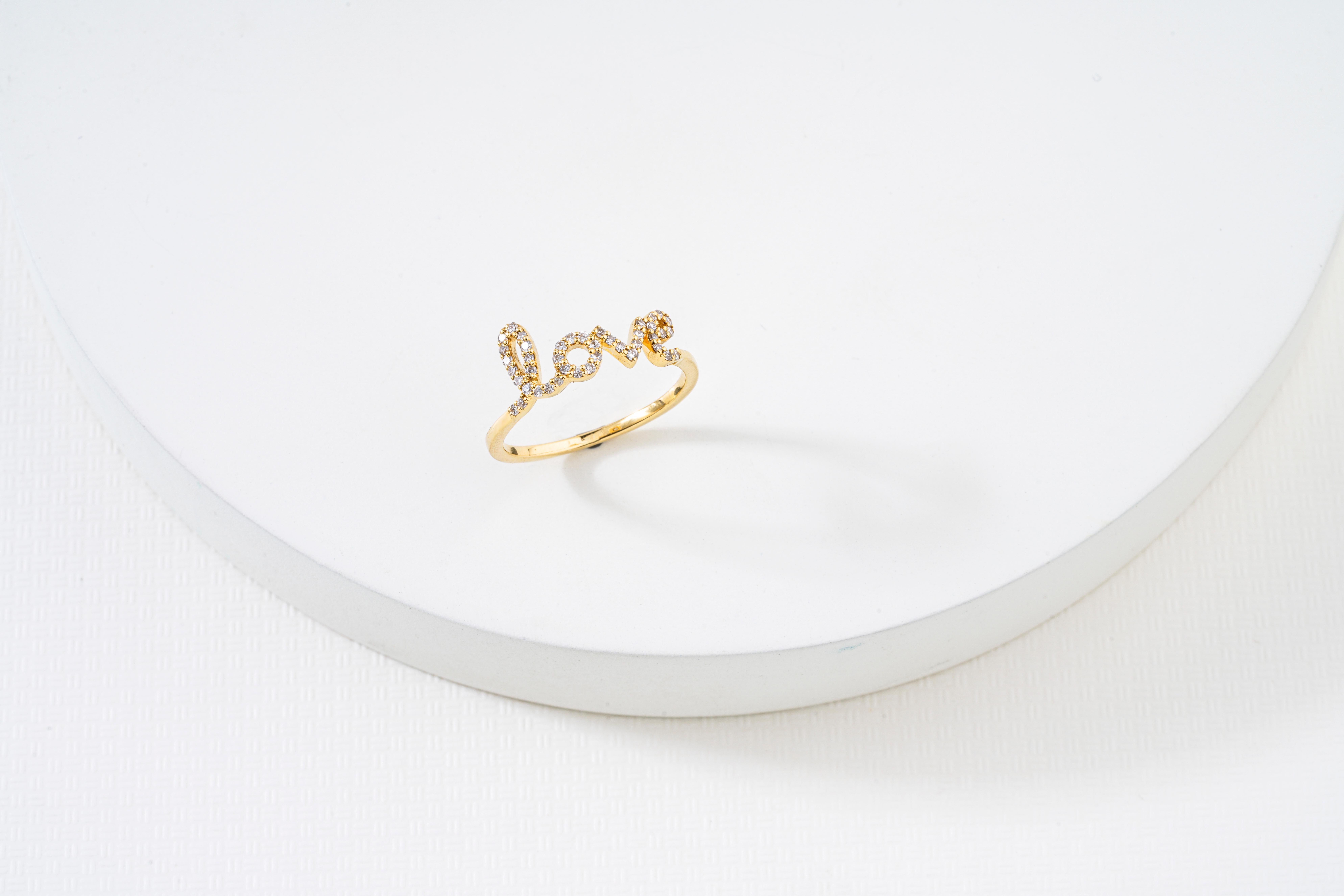 Im Angebot: Diamant Love-Ring aus 18 Karat massivem Gold mit Diamanten () 3