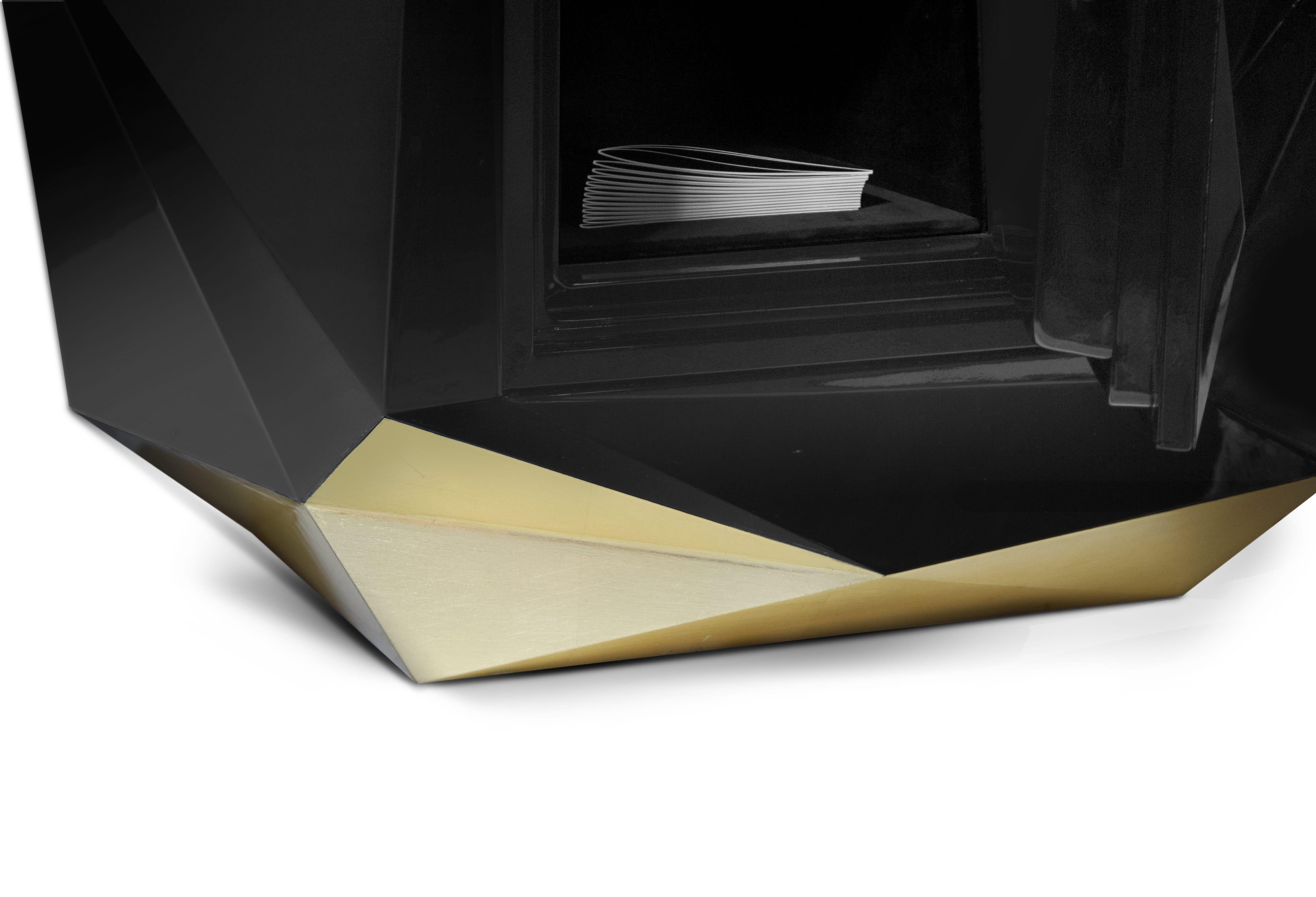 Moderne Coffre-fort de luxe en fibre de verre laquée et détails en feuille d'or avec diamants en vente