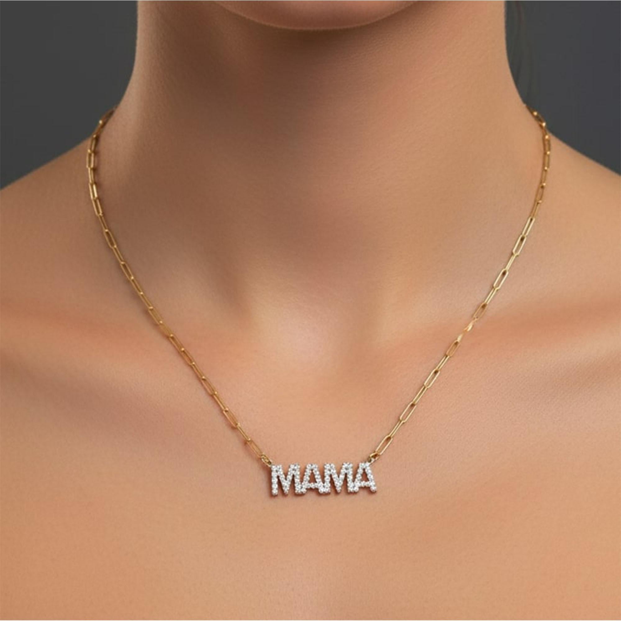 Célébrez l'amour, la force et la maternité avec cet éblouissant collier 