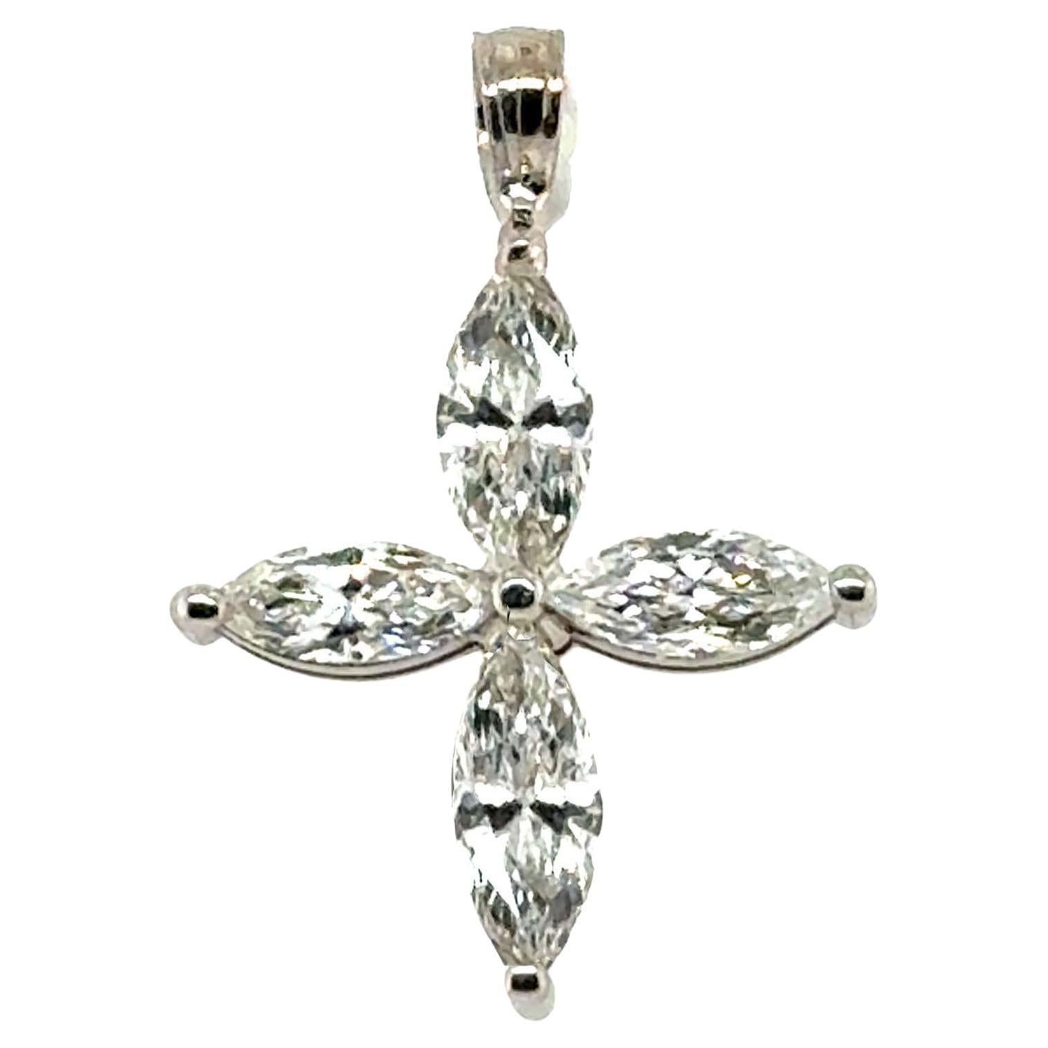 Collier pendentif croix marquise en diamant .93ct 14K or blanc en vente