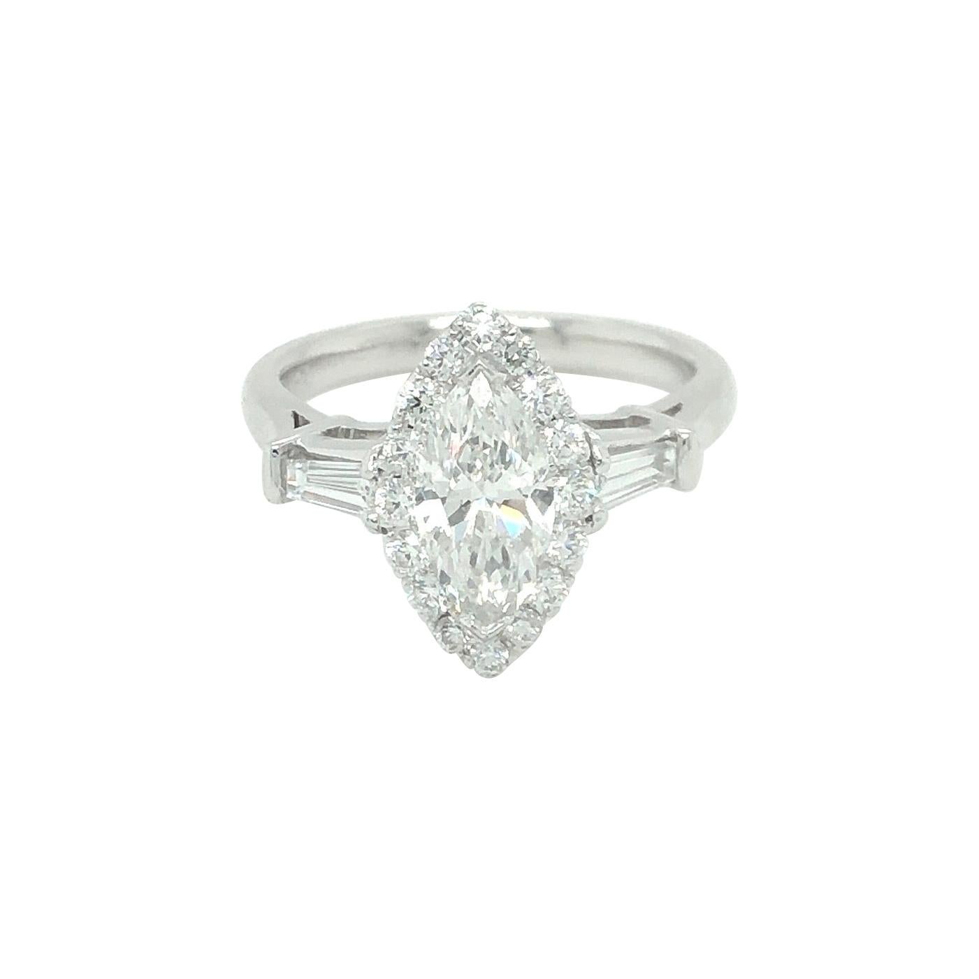 Diamant Marquise Verlobungsring 

STUNNING!!!

Marquise wiegt 1,00 Karat 

G Farbe I1 Klarheit mit GIA Zertifikat # 6352739300

2 spitz zulaufende Baguette wiegen 0,35 Karat  

Kleine runde Diamanten Gesamtgewicht 0,38 Karat DE Farbe VVS