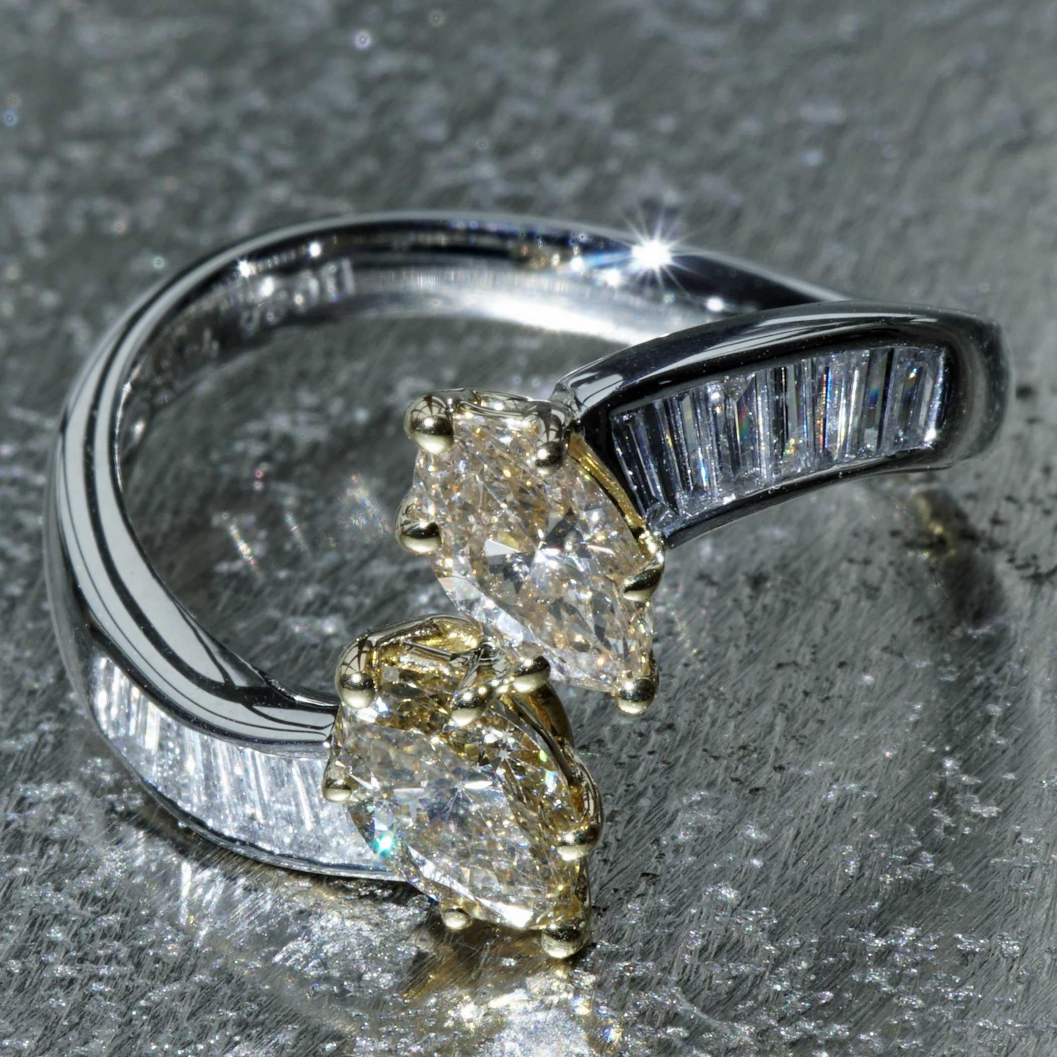 an exclusive ring in 900 platinum and 750 yellow gold...excellently designed by the combination of pure white diamond baguettes in 900 platinum totaling approx. 0.36 ct TW (fine white) / VS-SI (very small to small inclusions) and light brown