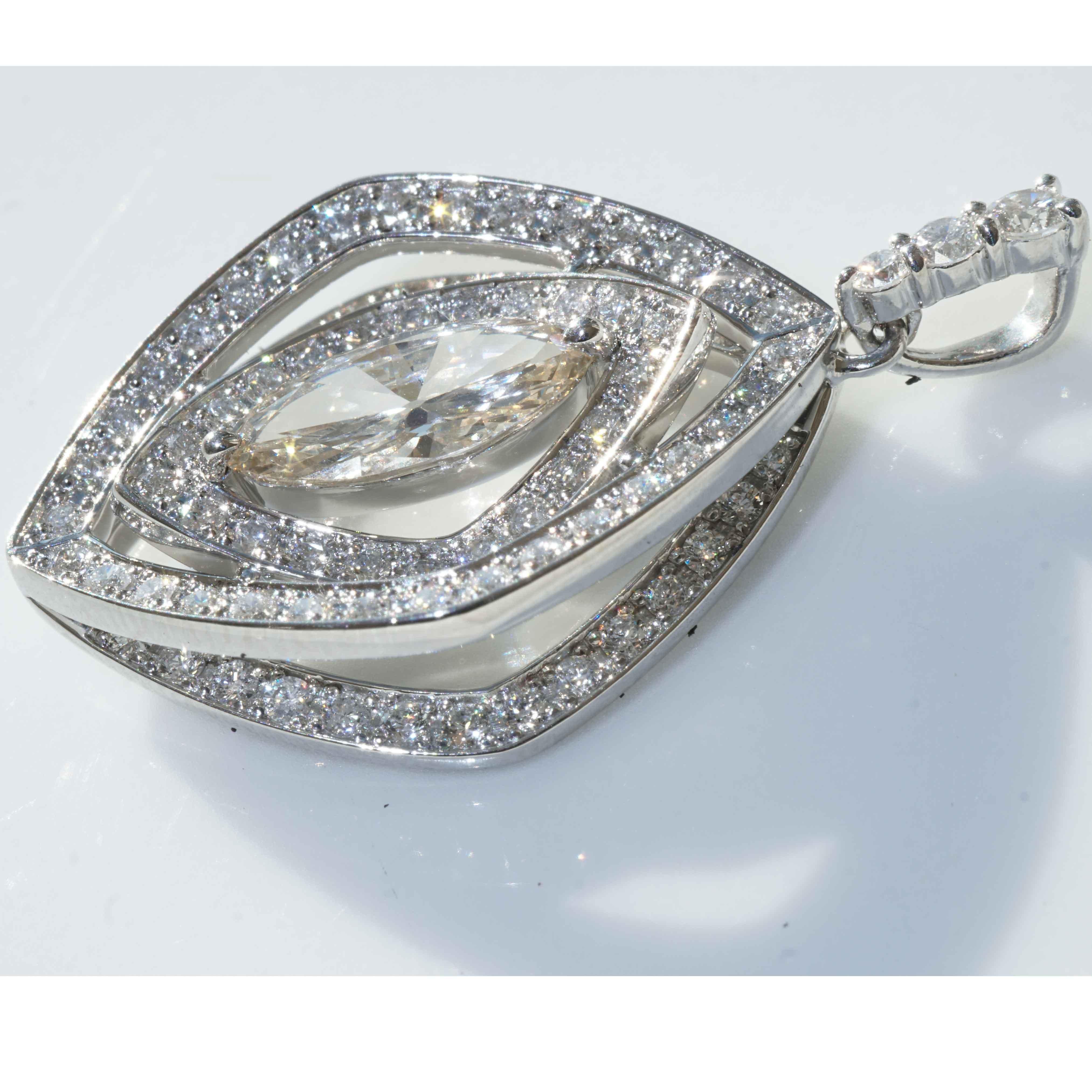 Ciondolo in platino con diamante marquise tridimensionale realizzato a mano da un maestro per un totale di 1,86 carati in vendita 5