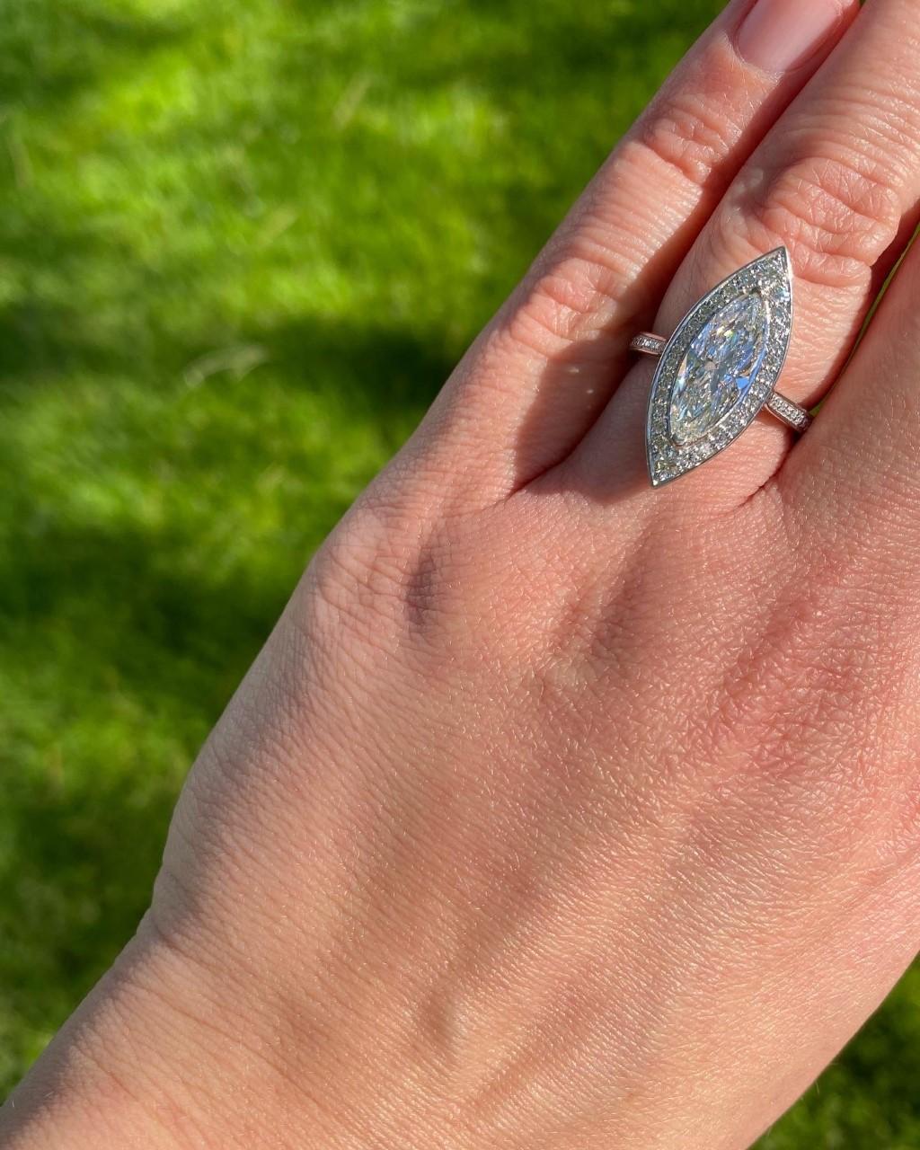GIA-zertifizierter 3,03 Karat Diamant-Marquise-Ring mit Diamantfassung  im Zustand „Neu“ im Angebot in Phoenix, AZ