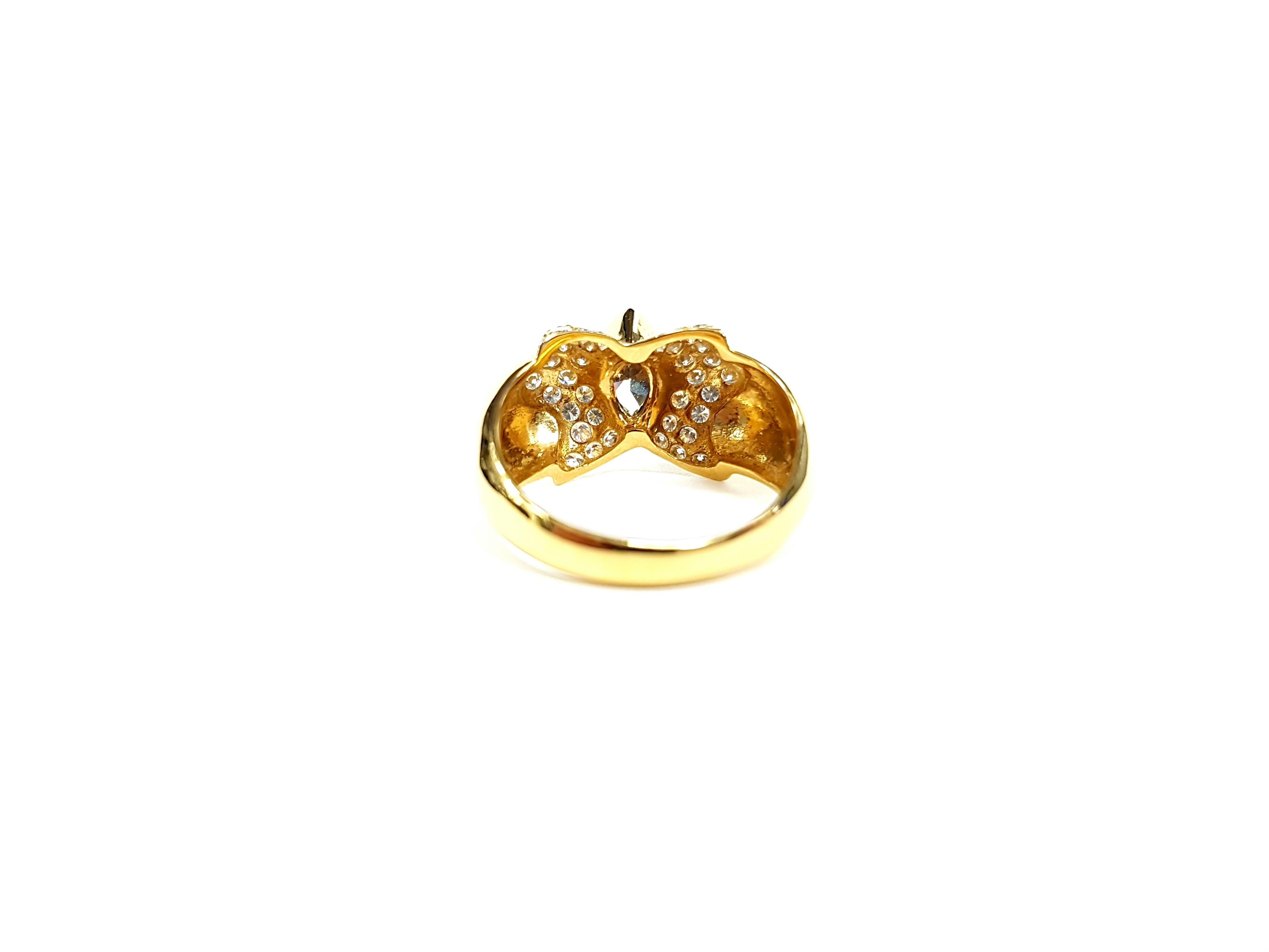 Marquise Cut 2 Carat Diamond Vintage Round Brilliant Marquise 18 Karat Gold Cocktail Ring For Sale