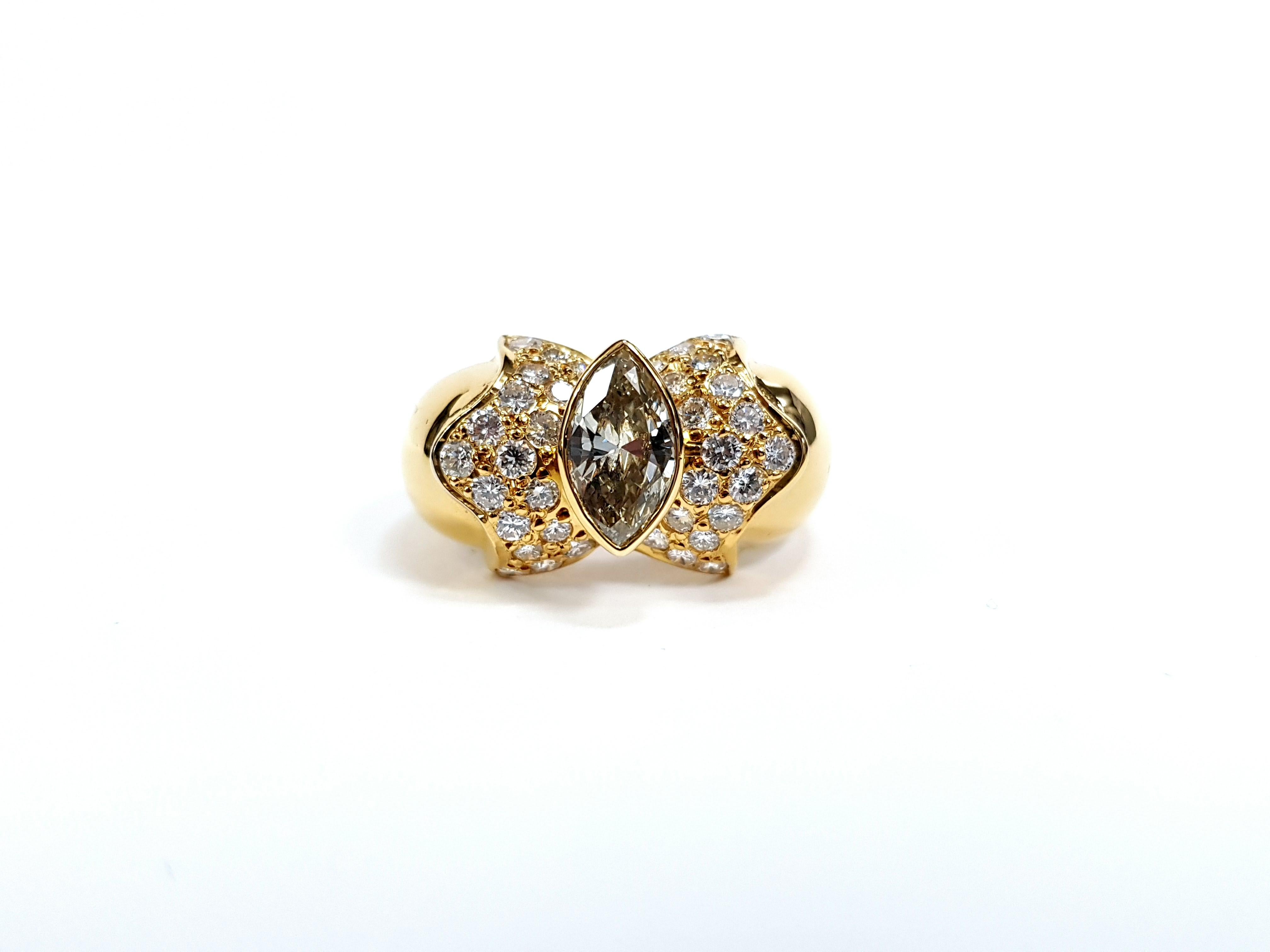 2 Carat Diamond Vintage Round Brilliant Marquise 18 Karat Gold Cocktail Ring In Excellent Condition For Sale In London, GB
