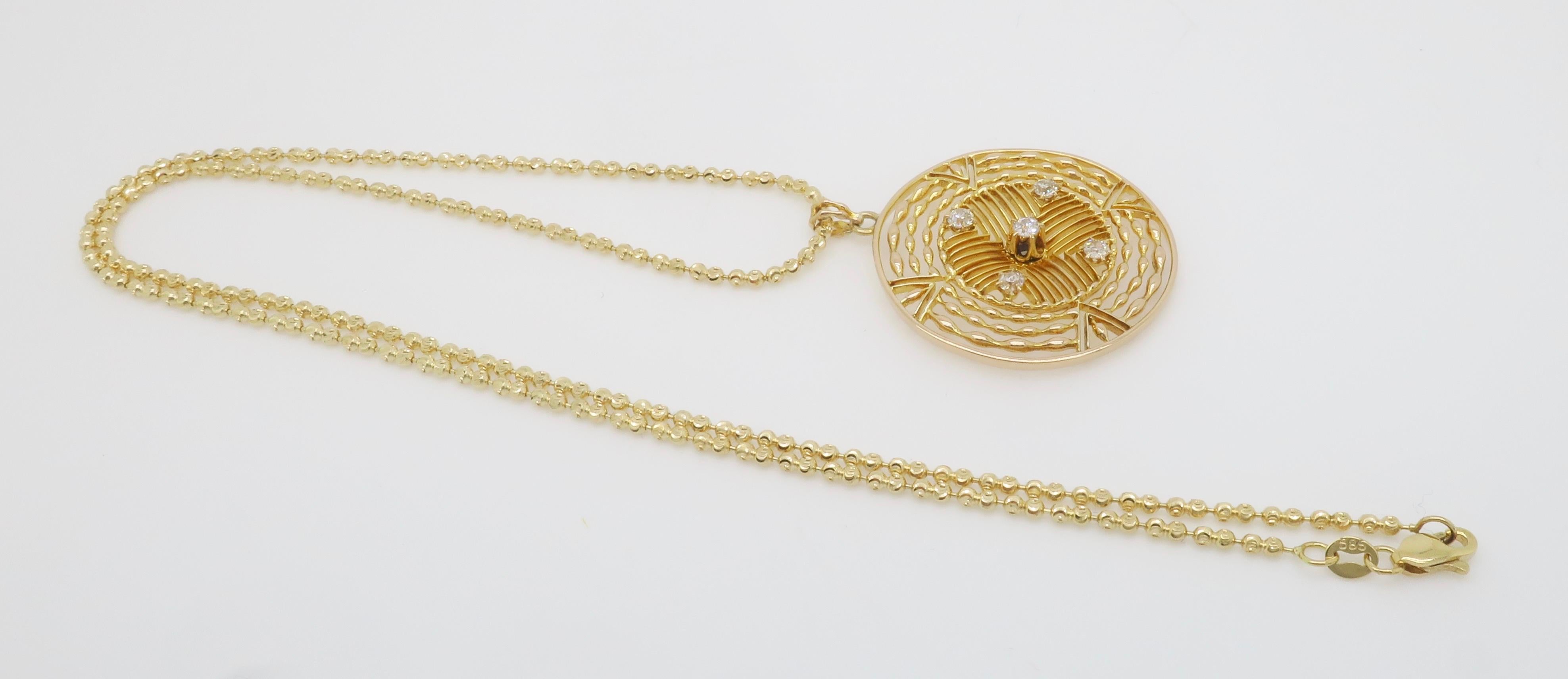 Diamond Medallion Pendant Necklace in 14k Yellow Gold For Sale 3
