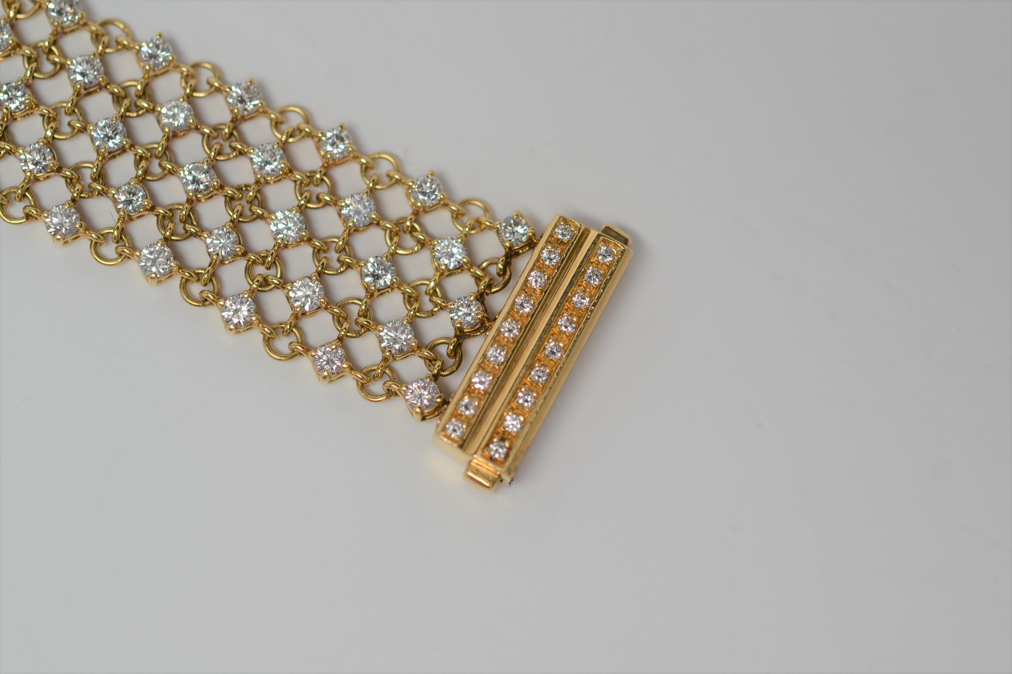 Diamond Mesh Link Bracelet with 8.12 Carats Set in 18k Yellow Gold For Sale 1