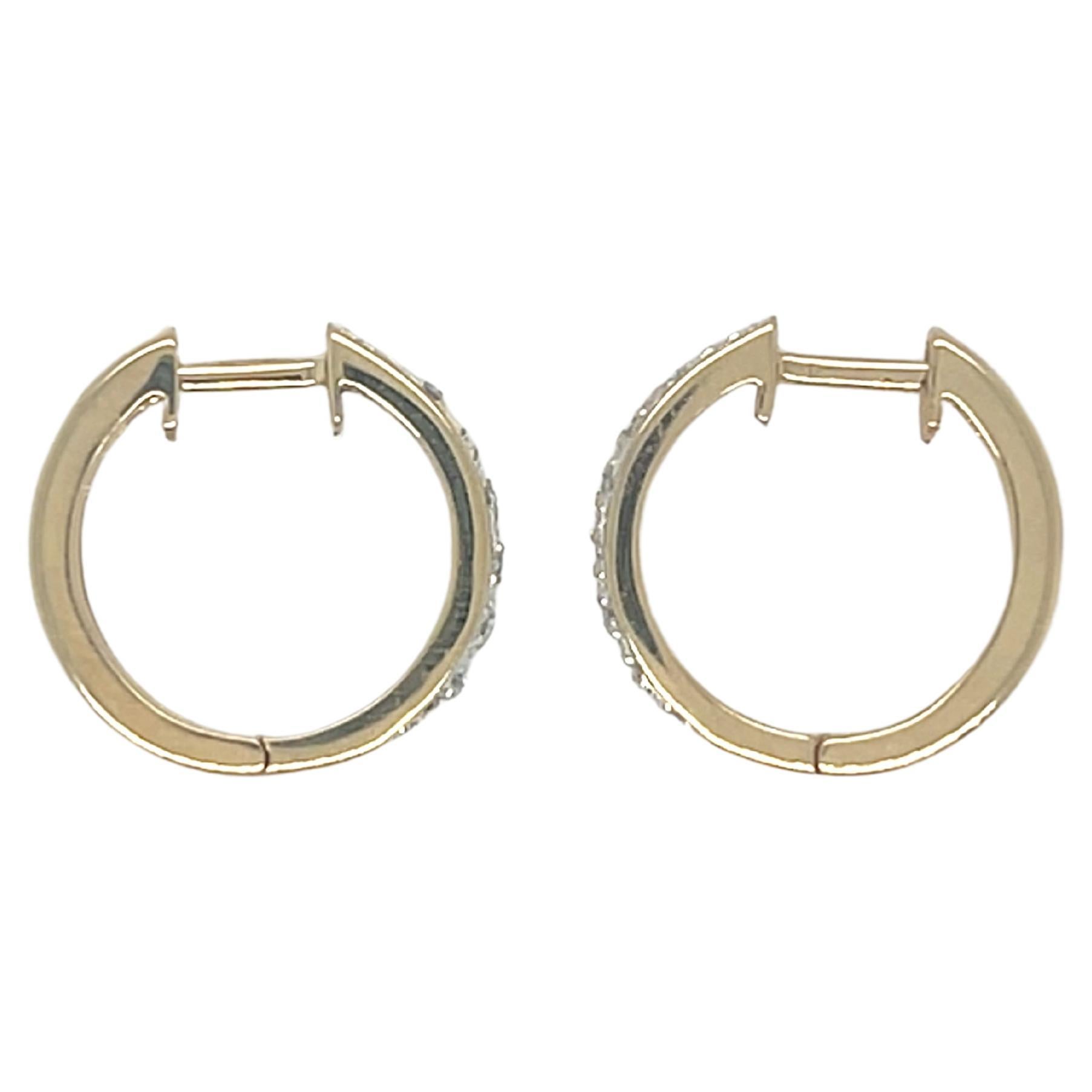 These chic mini huggie hoop earrings feature a delicate design that hugs the earlobe beautifully. With a perimeter of 1.5 cm and a width of 2.2 mm, they offer a subtle yet stylish sparkle. Each hoop is adorned with shimmering diamonds, making these