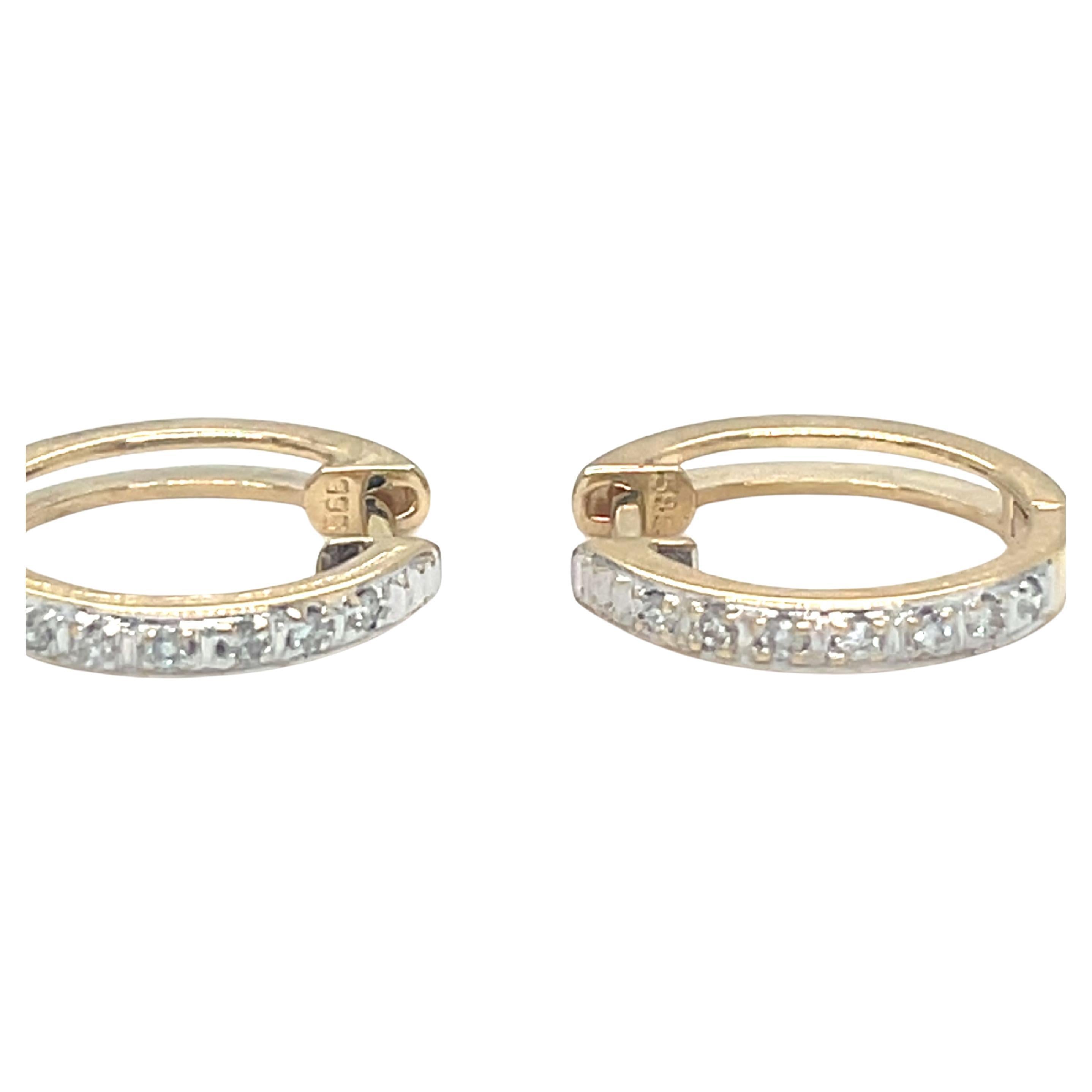 Diamant-Mini Huggie-Ohrringe 14k Gelbgold mit Diamanten