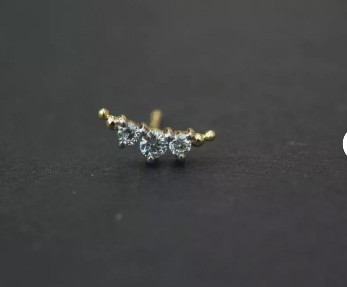 Diamant Minimalist Mond Piercing 14k Solid Gold Nase Ohr Piercing Mond Schmuck. im Angebot 2