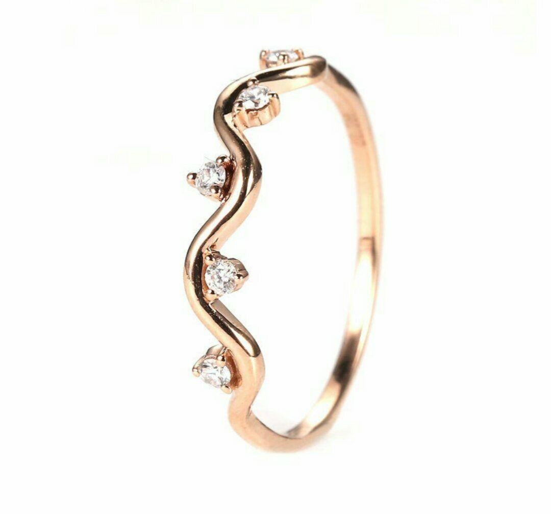 Diamond Minimalist Promise Ring 14k Solid Gold Eternity Wedding Statement Ring. In New Condition For Sale In Chicago, IL