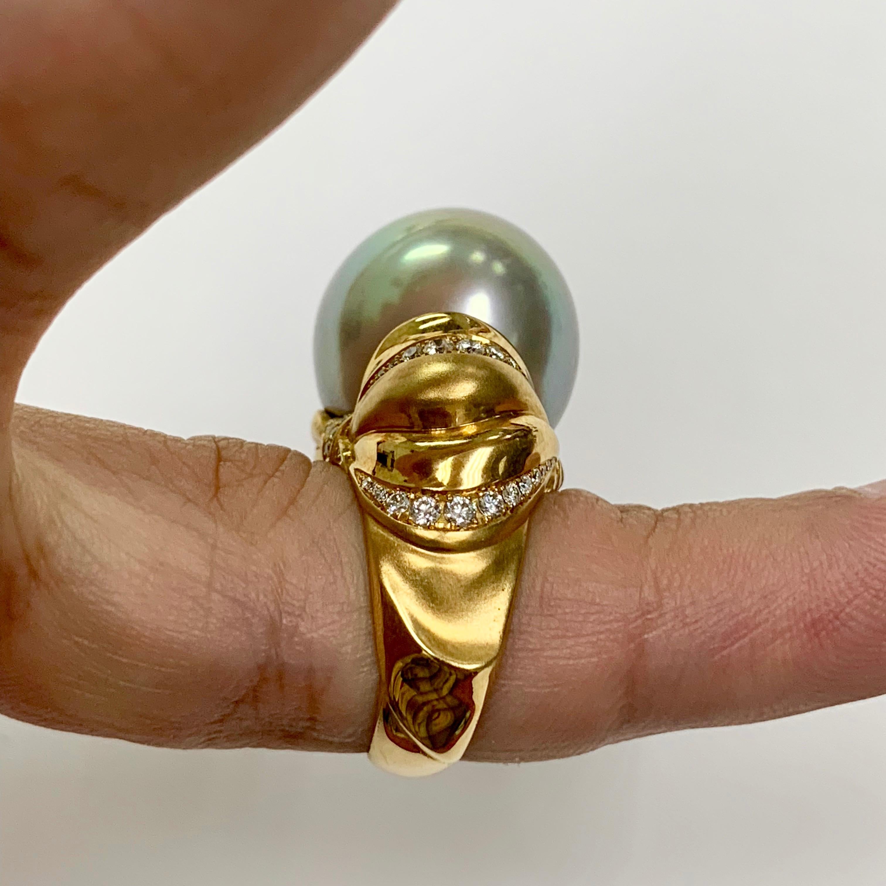 Round Cut Diamond Mocca Color Tahiti Pearl 18 Karat Yellow Gold Bow Ring
