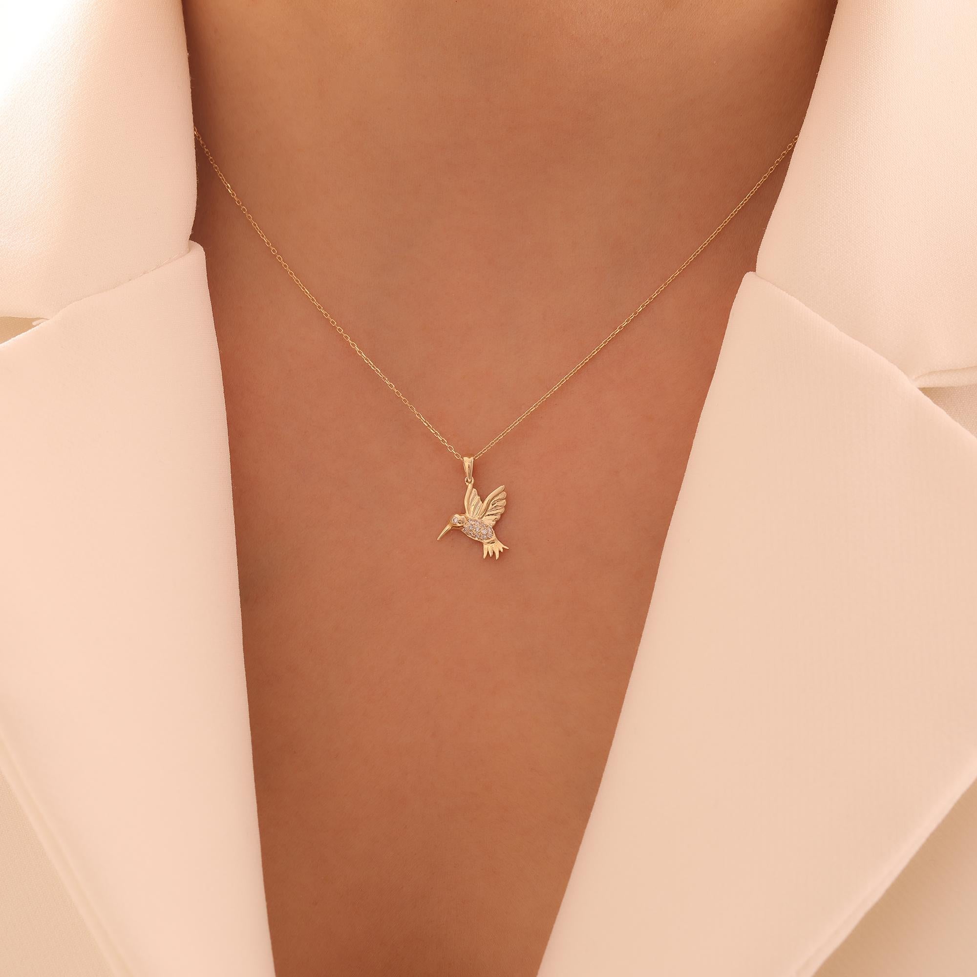 Taglio rotondo Collana in oro con diamante Mockingbird in vendita