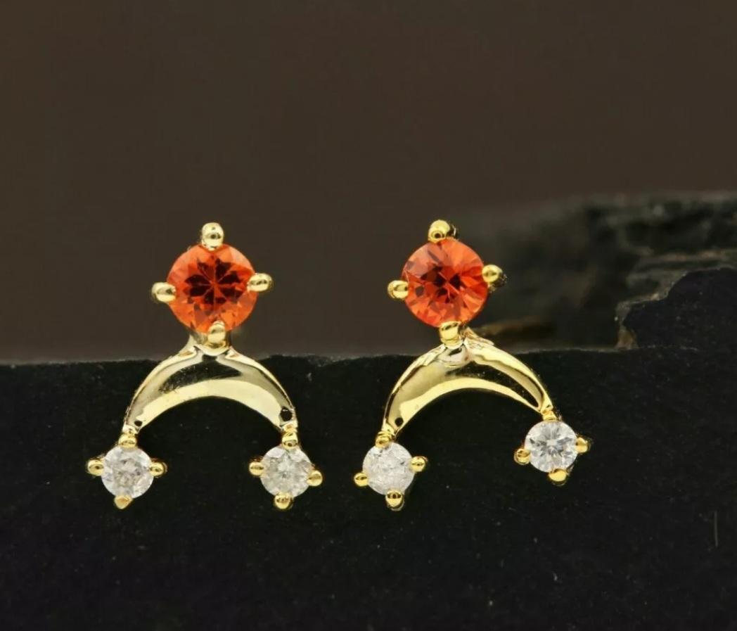 Art déco Boucle d'oreille lune diamant 14k Gold Spessartite Garnet Minimalist Stud Earring Gift. en vente