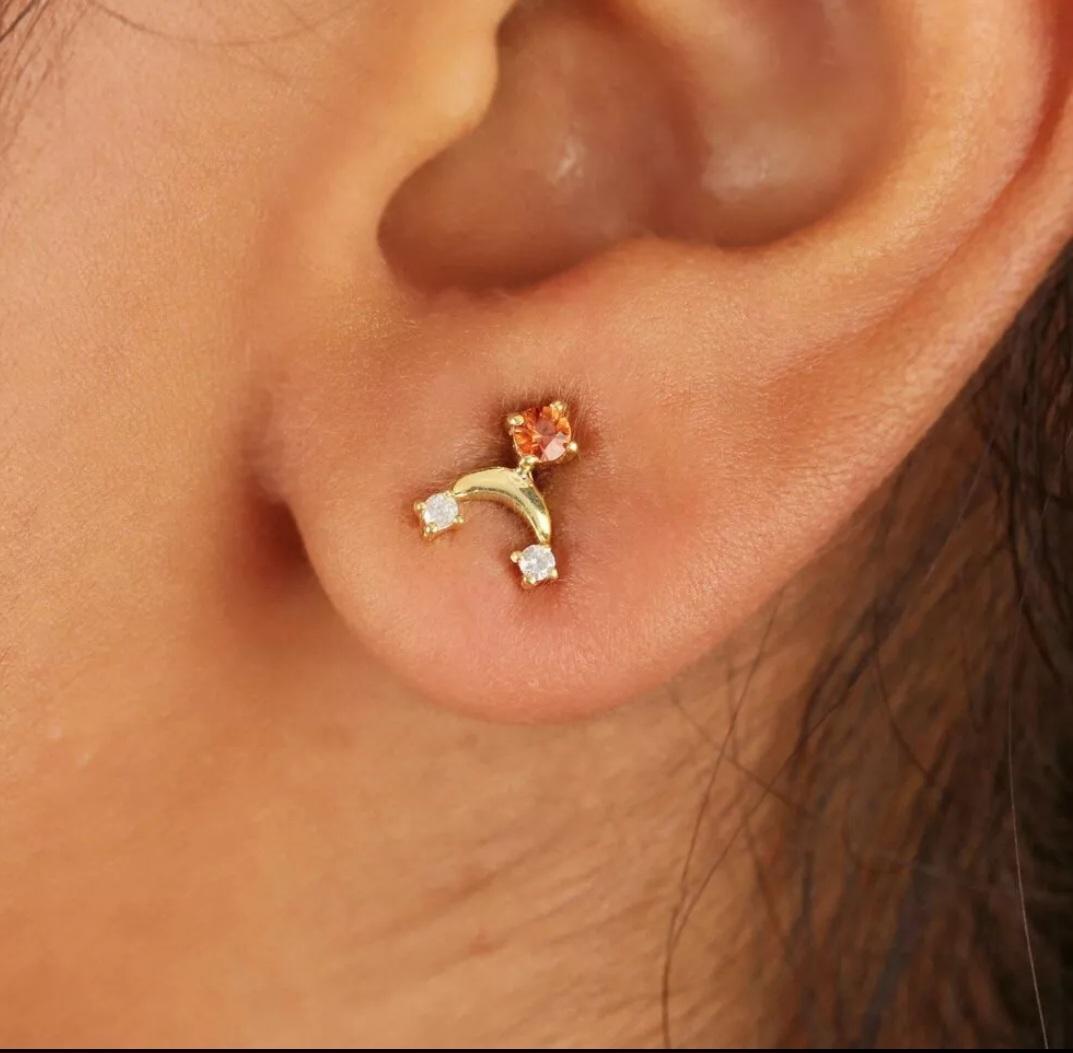 Taille ronde Boucle d'oreille lune diamant 14k Gold Spessartite Garnet Minimalist Stud Earring Gift. en vente