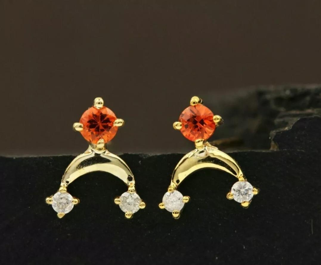 Boucle d'oreille lune diamant 14k Gold Spessartite Garnet Minimalist Stud Earring Gift. Neuf - En vente à Chicago, IL