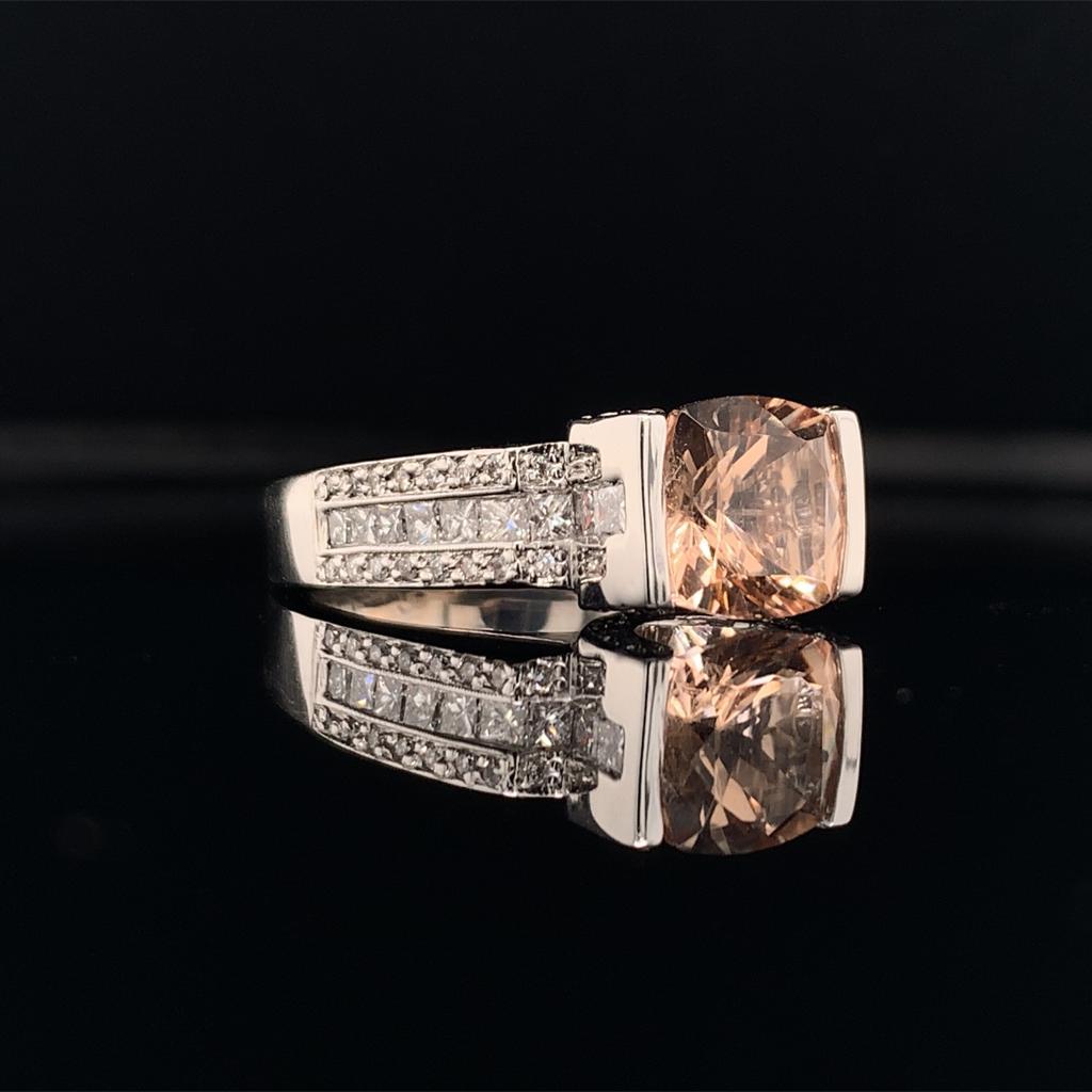 Taglio cuscino Anello con diamante e morganite 2,76 TCW in oro bianco 18k per donne certificato in vendita