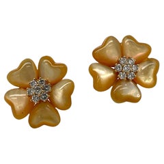 Diamond Mother of Pearl 18 Karat Yellow Gold Flower Earrings Leverback