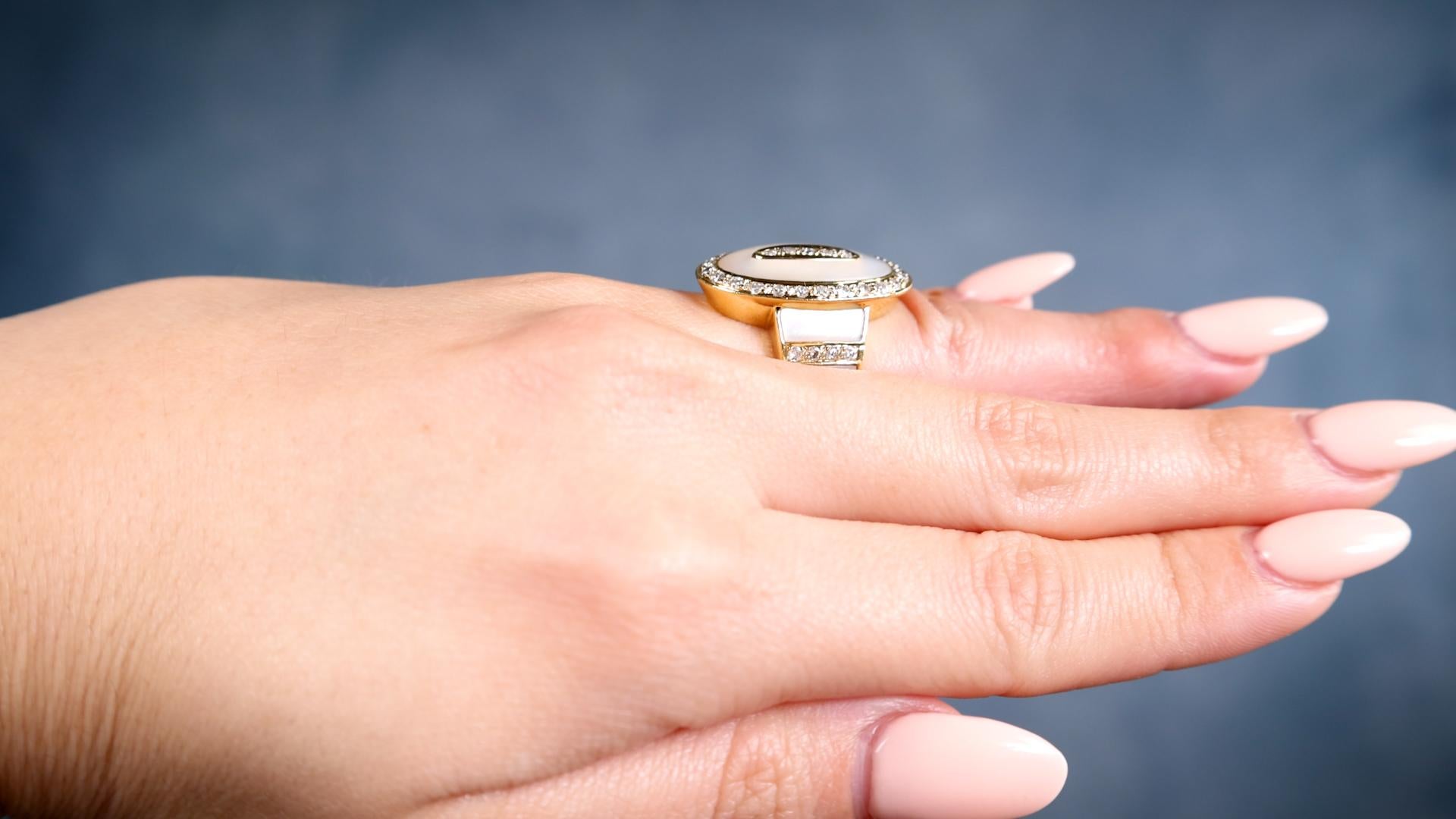 Diamant-Perlmutt-Ring aus 18 Karat Gelbgold im Zustand „Hervorragend“ im Angebot in Beverly Hills, CA