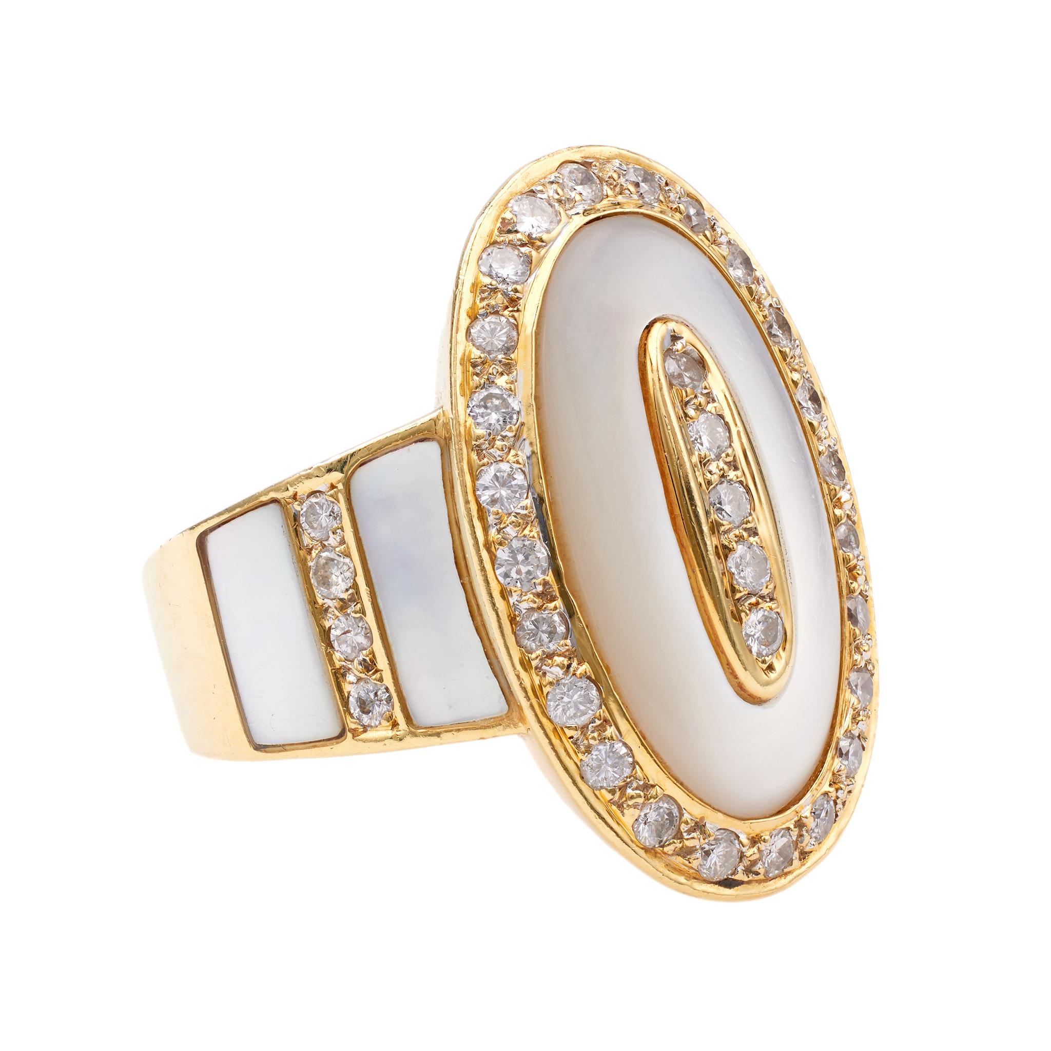 Diamant-Perlmutt-Ring aus 18 Karat Gelbgold für Damen oder Herren im Angebot