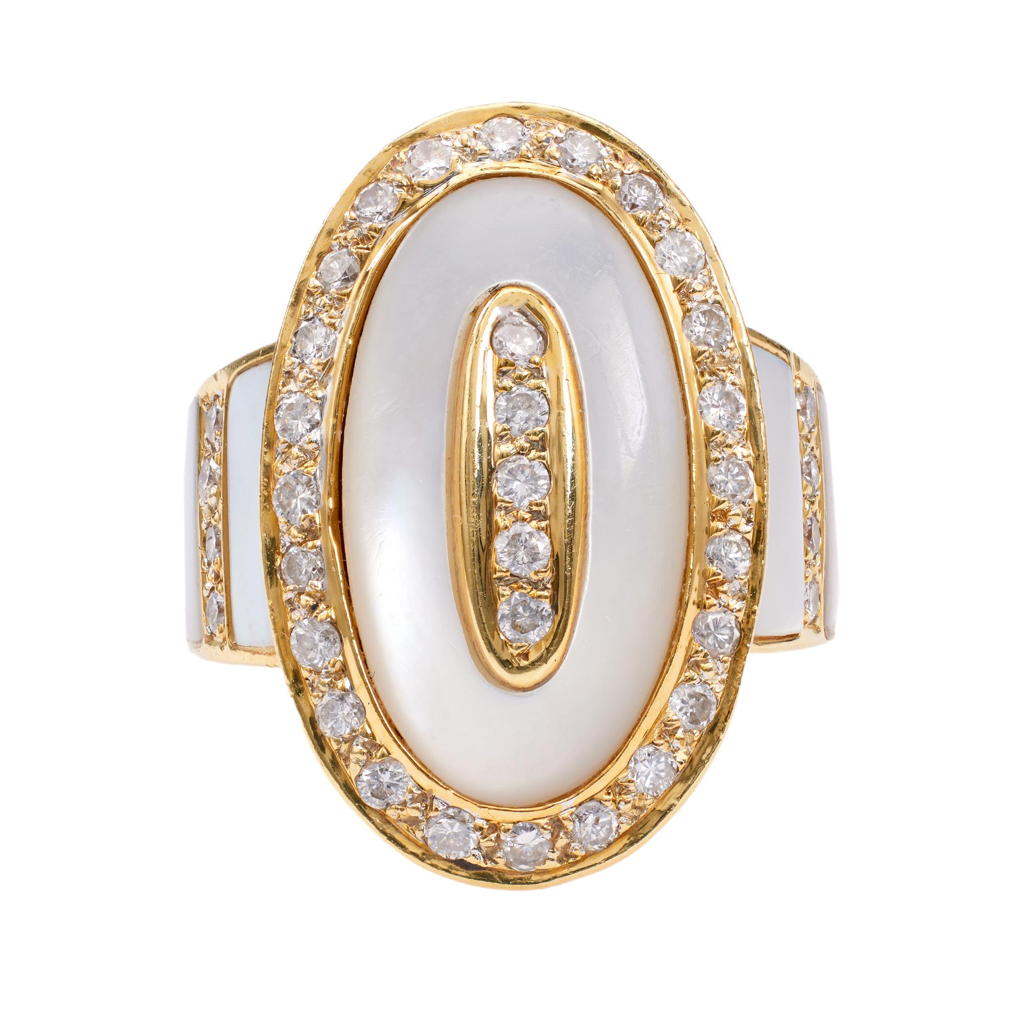Diamond Mother of Pearl 18k Yellow Gold Ring For Sale
